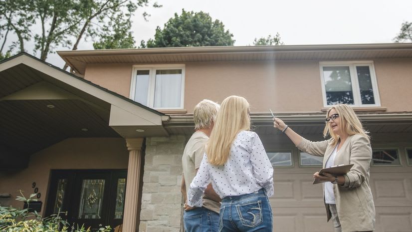 inception-app-prod/NDMzODQyNDYtNTYwZS00NjU5LThkMzYtZTJiMzFhYjFiYmU4/content/2021/05/curb appeal.jpg