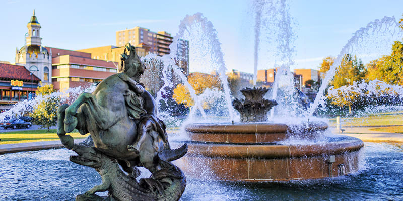 inception-app-prod/NDMzODQyNDYtNTYwZS00NjU5LThkMzYtZTJiMzFhYjFiYmU4/content/2021/06/J.C. Nichols Memorial Fountain-David Arbogast-web%281%29.jpg