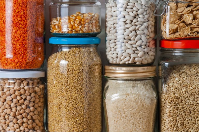 16 Pantry Items You’re Probably Keeping for Too Long inception-app-prod/NDMzODQyNDYtNTYwZS00NjU5LThkMzYtZTJiMzFhYjFiYmU4/content/2022/02/450ead4a83170651ae96bf2bc259e5c1647e8cc7.jpg