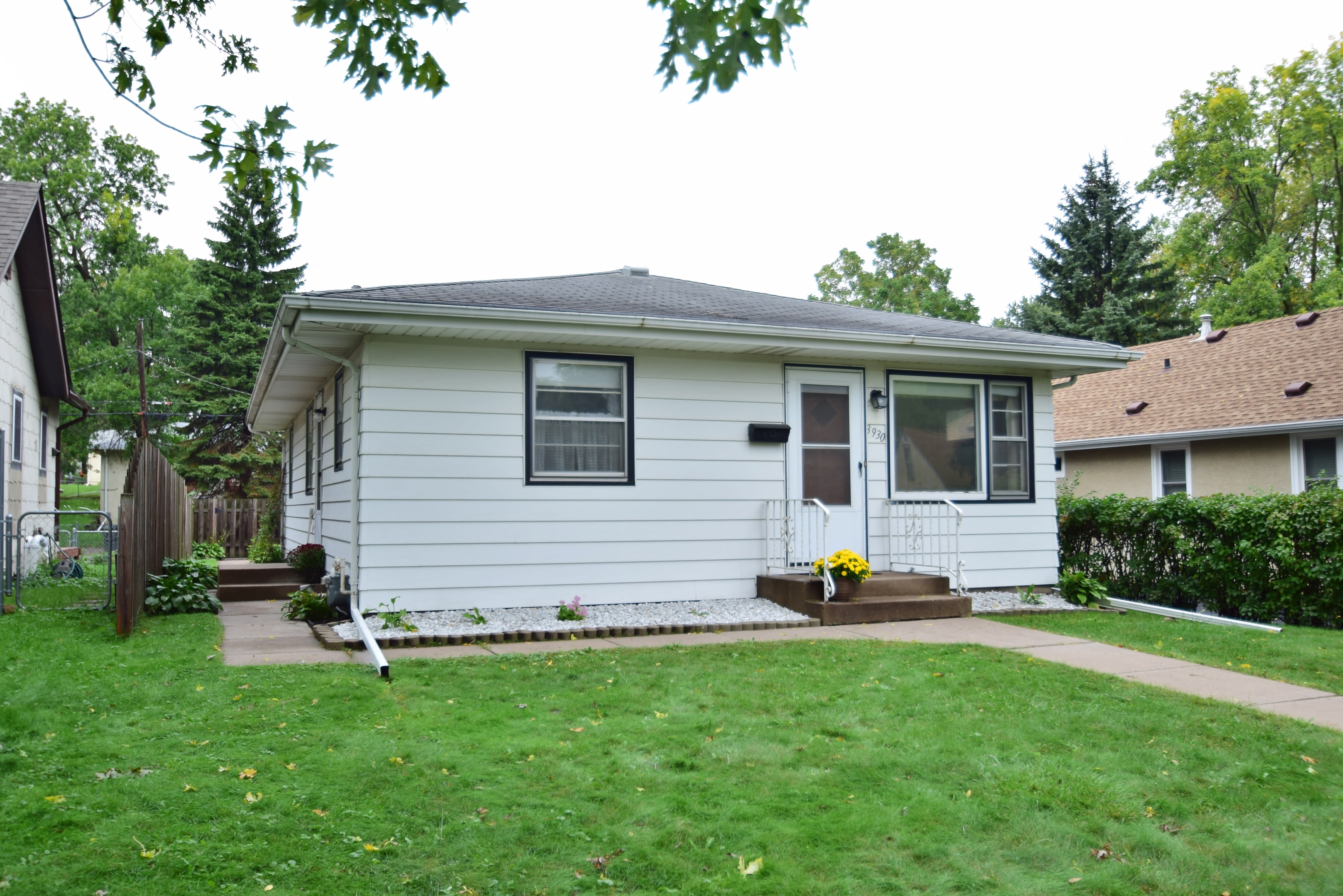 inception-app-prod/NDRkOWQ0NmUtZTM1Yi00MzU1LTllMjctYzEzNzg4NDFiZGVi/content/2016/12/Rambler home for sale via estate in Columbia Heights.JPG