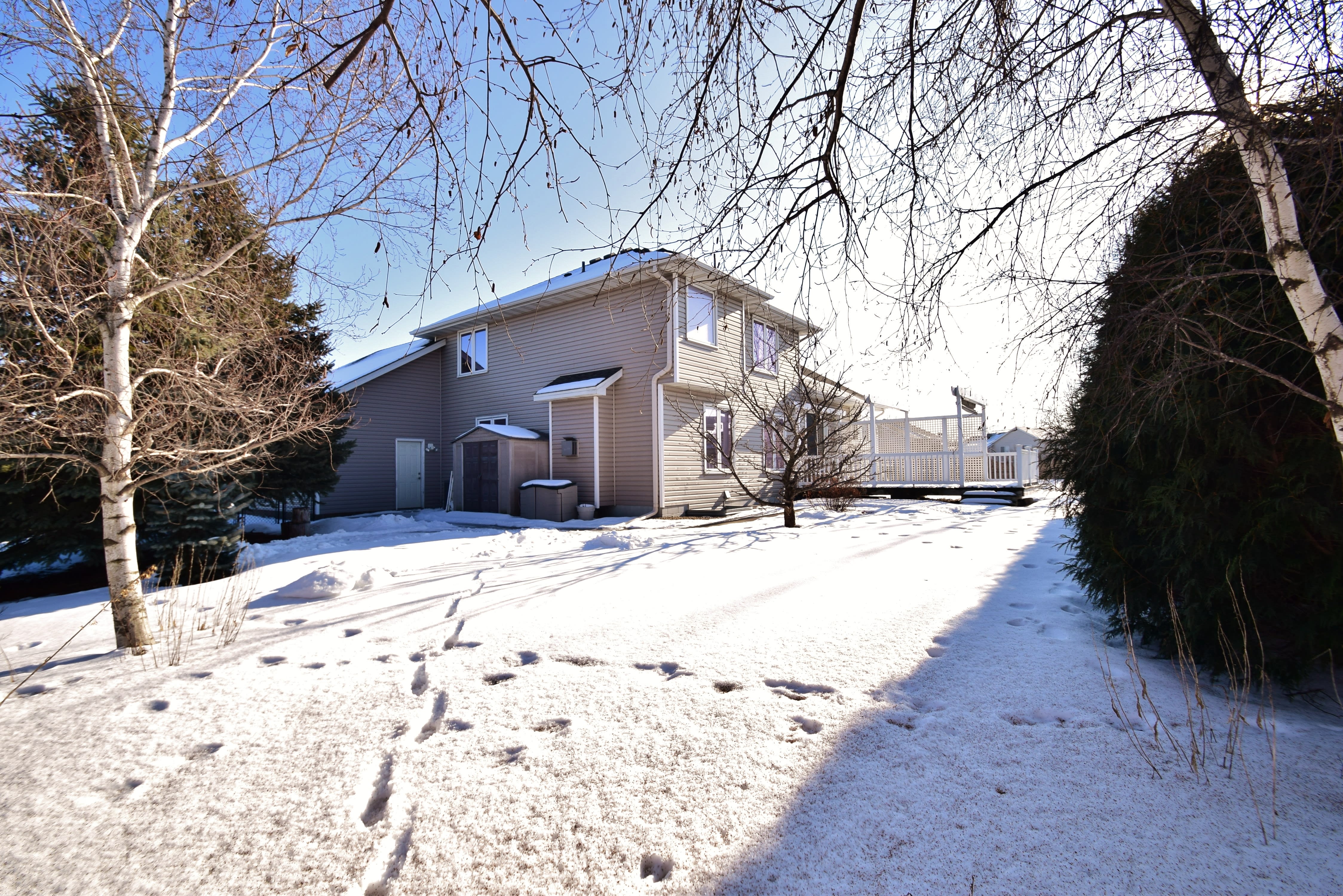 inception-app-prod/NDRkOWQ0NmUtZTM1Yi00MzU1LTllMjctYzEzNzg4NDFiZGVi%2Fcontent%2F2017%2F01%2Fprivate backyard in Andover home for sale web-2.JPG