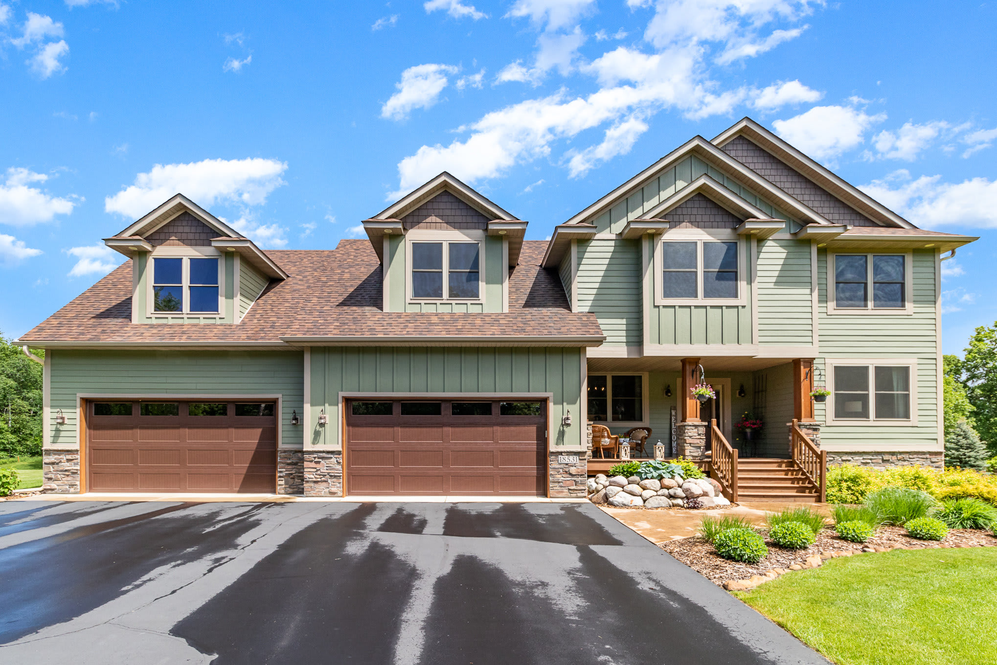 Gorgeous 2 story home in East Bethel Bear Hollow