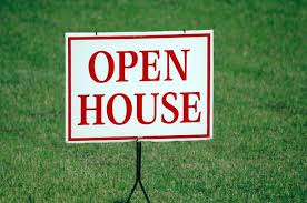 7 QUESTIONS TO ASK AT AN OPEN HOUSE inception-app-prod/NDU0YTIwYWQtOGU0Yi00N2VmLWEwNzgtYWVhNGU0YzAxYjc1/content/2017/06/open house 2.jpg