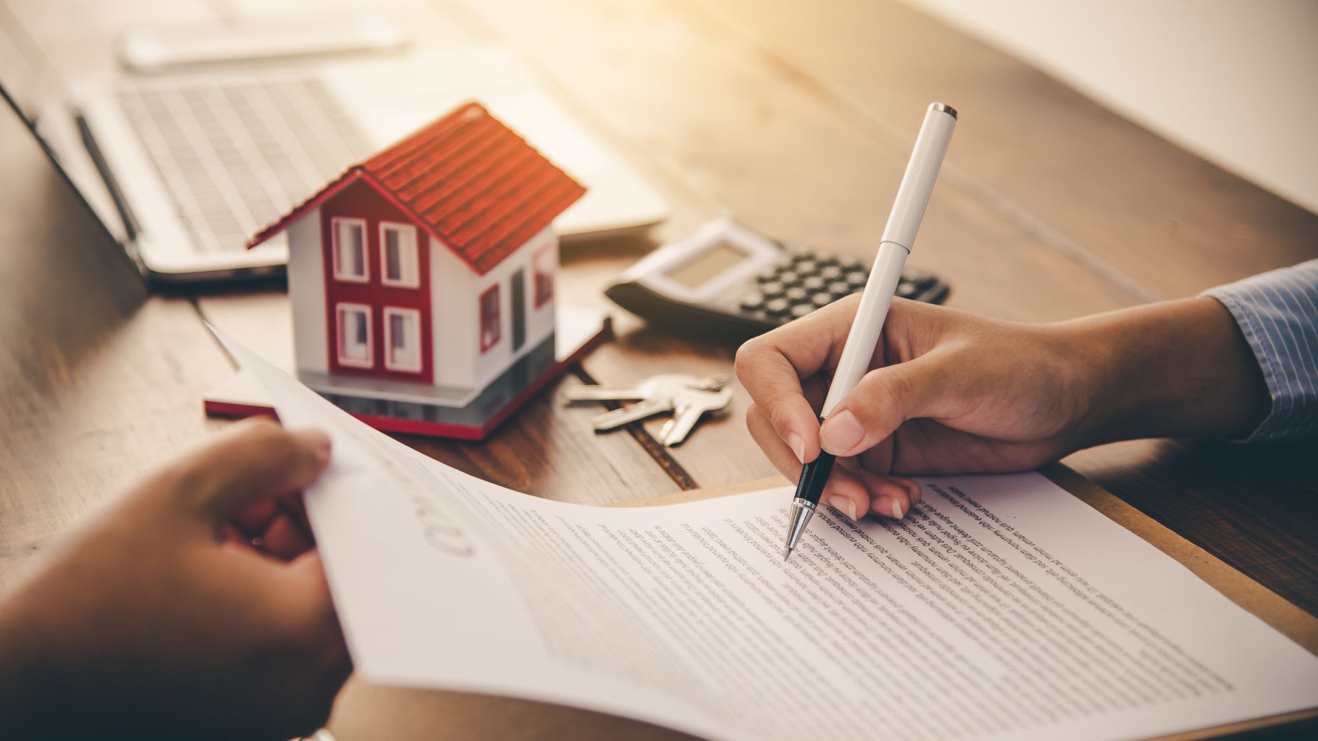 Your Mortgage Rate Could Be Different Than the One You See inception-app-prod/NDUxYTQ3MTItODUyMi00OTIwLTkxYTYtY2IyZTM1MTNmMzc4/content/2026/09/45987e9c684fc546b5beef1db9a09f22edc38734.jpg