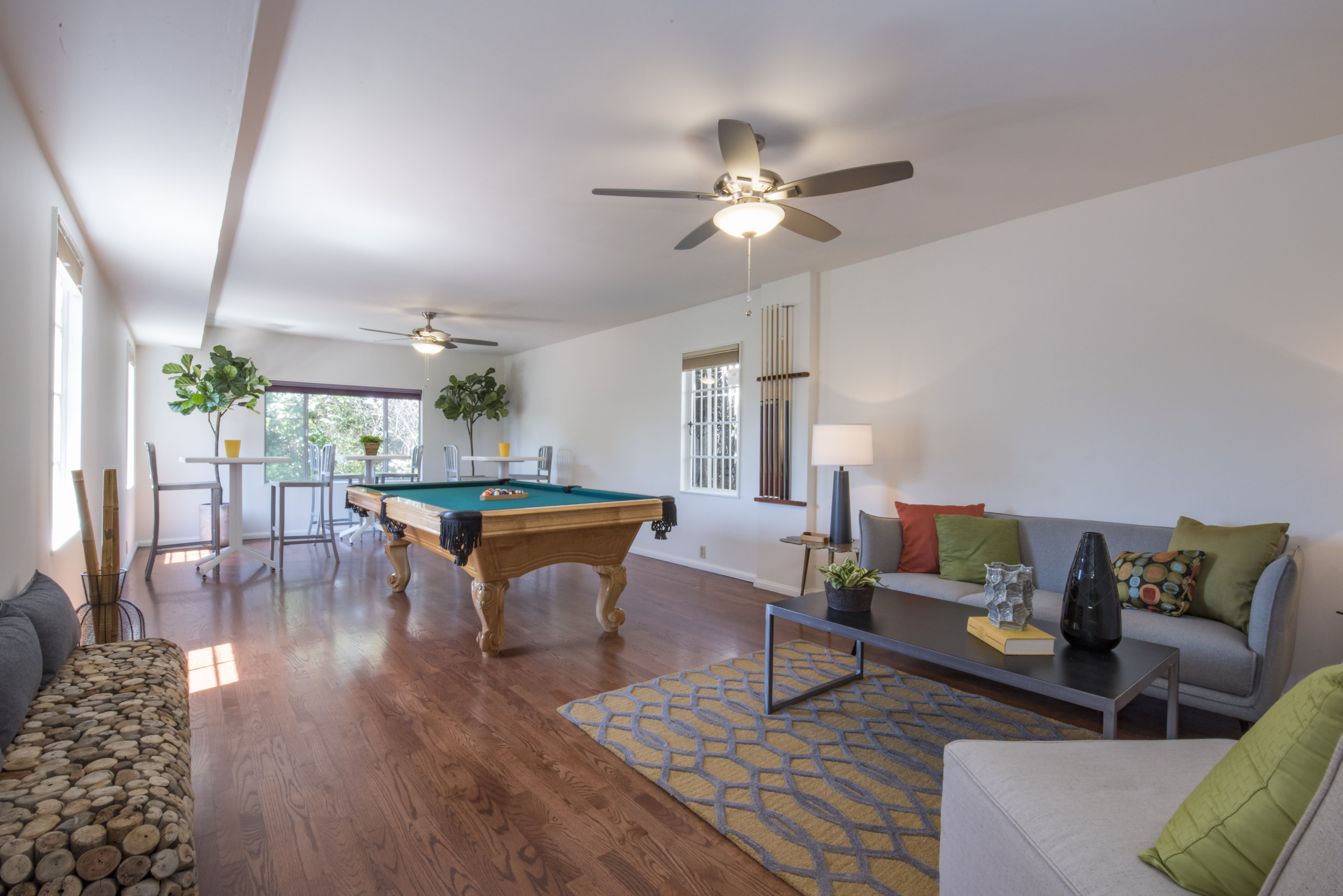 inception-app-prod/NDViOTJmZmMtNzhjYy00MTcxLTg1NmItNjY1YzhhZWEzYjAx/content/2019/03/20Downstairs familygame room.jpg