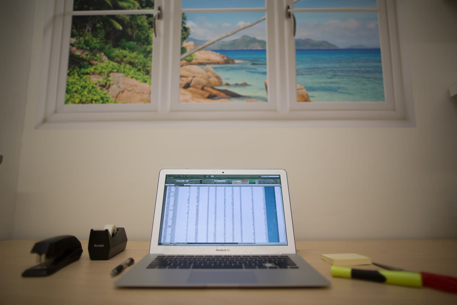 THE ONE THING HOME SELLERS FORGET TO HIDE BEFORE AN OPEN HOUSE inception-app-prod/NDViOTJmZmMtNzhjYy00MTcxLTg1NmItNjY1YzhhZWEzYjAx/content/2020/08/computer-on-desk-4.jpg