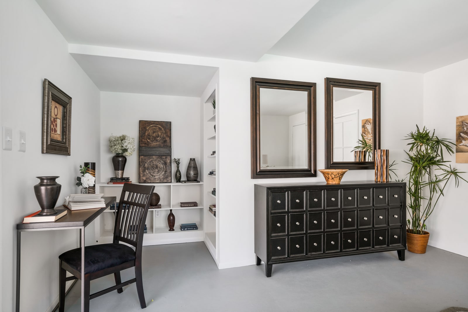 How to Set Up a Home Office to Maximize Productivity While Working Remotely inception-app-prod/NDViOTJmZmMtNzhjYy00MTcxLTg1NmItNjY1YzhhZWEzYjAx/content/2021/12/0fefa4fbb4e6df825dc50cf5be8f35bde086a015.jpg