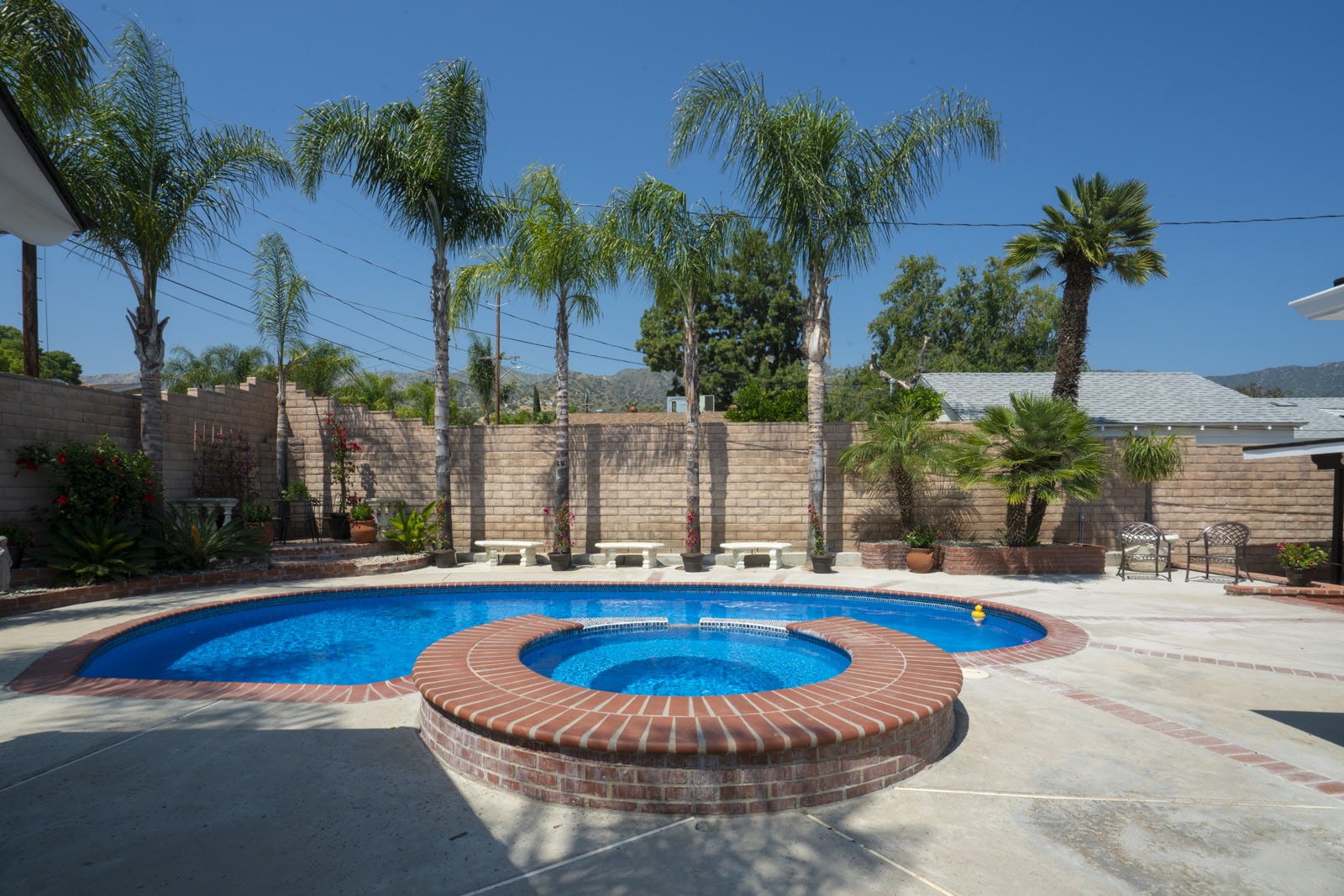 How to Get Started in Real Estate Investing inception-app-prod/NDViOTJmZmMtNzhjYy00MTcxLTg1NmItNjY1YzhhZWEzYjAx/content/2021/12/7e853c9b90f65d630277927e0c5b407ca91ad089.jpg