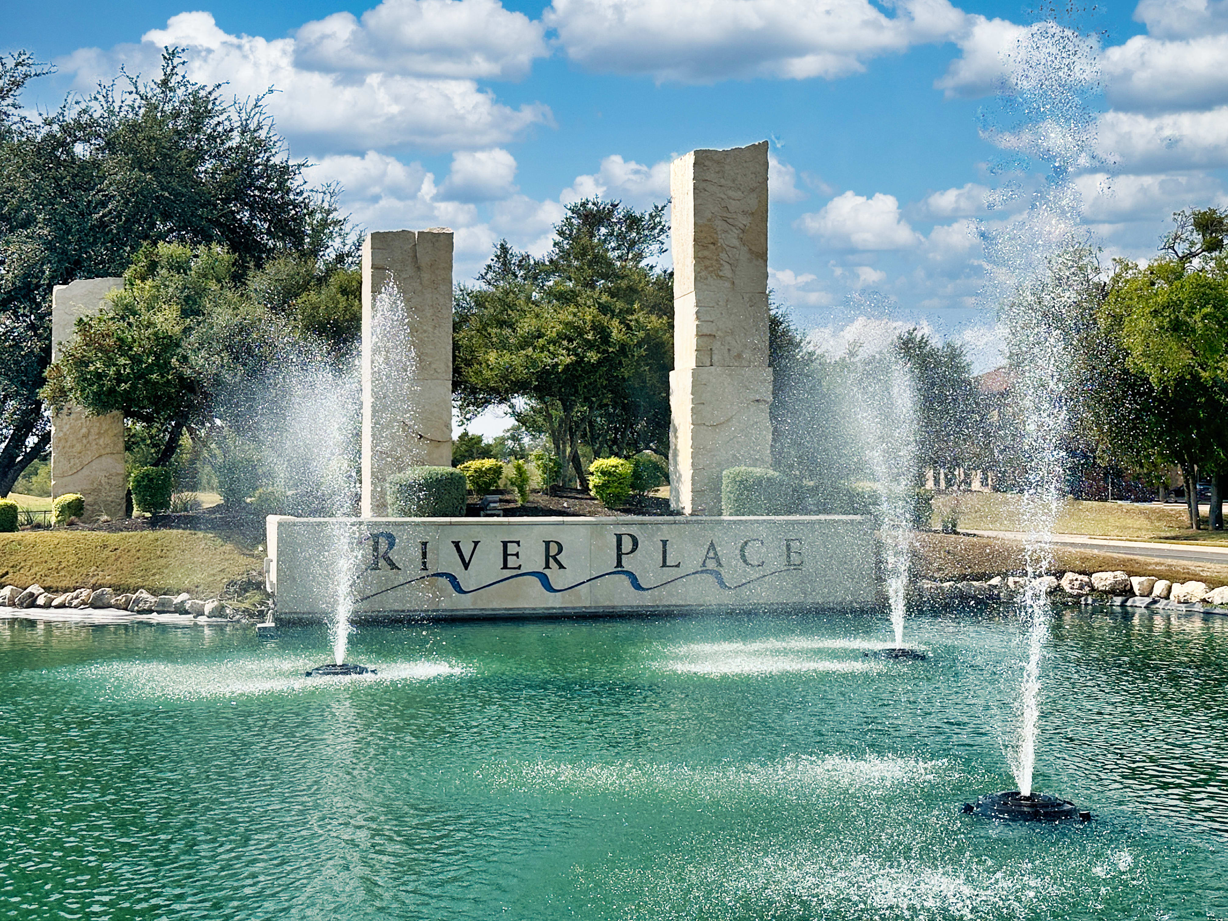 RIVER PLACE inception-app-prod/NDY1YzE0MjEtYWQwZi00ZjIwLTg2YTEtZmI5M2UzN2YzNTdl/content/2025/10/5ef78dcb4f6af6c60726daaa4febcc49a3900622.jpg