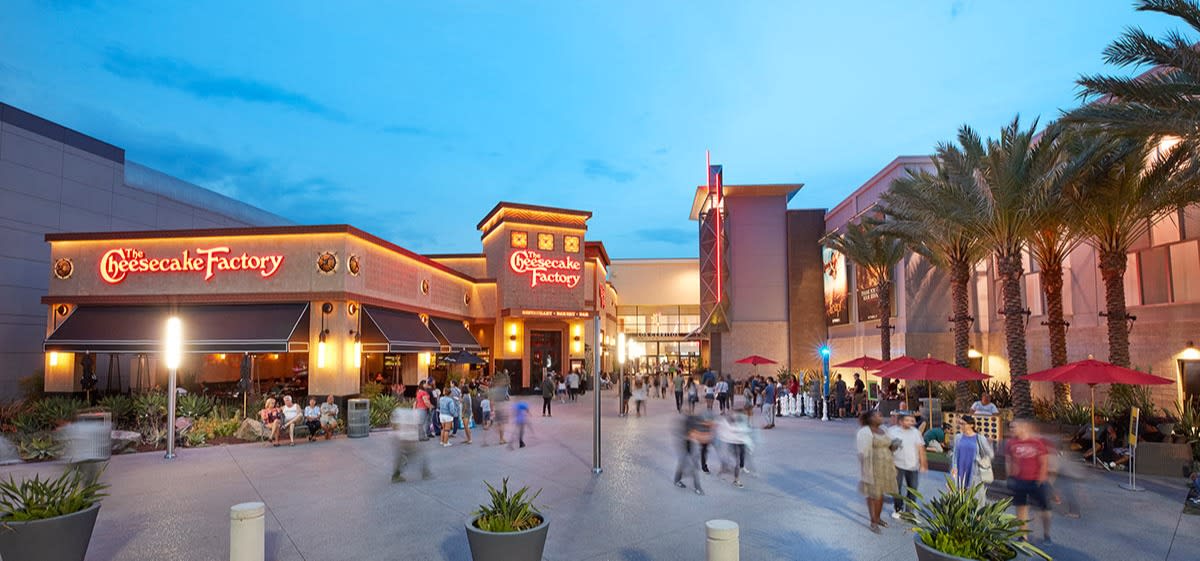 Visitor Attractions inception-app-prod/NDcxZjgwODMtMWMyMi00ZjEwLTg3NzItMzZjNzQ0YTIxNzlm/content/2020/08/cerritoscheesecake-factory-entrance10.31.17.jpg