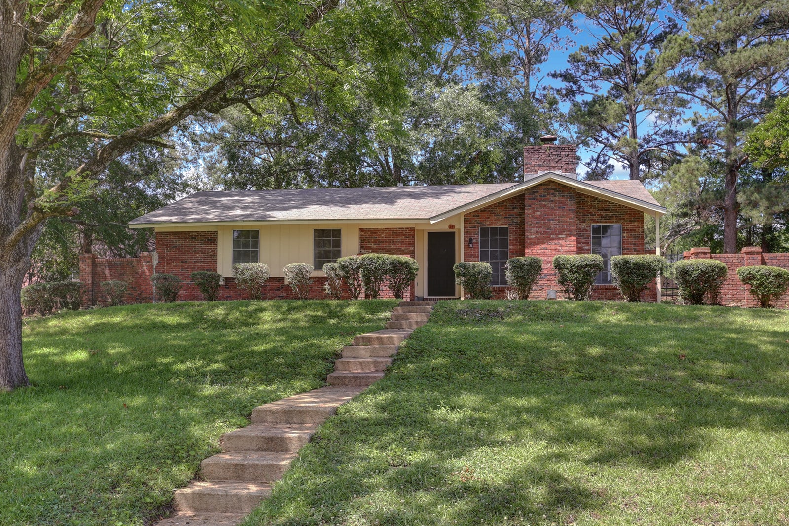 Brandon inception-app-prod/NDk0YjhhZTQtMTUxNC00NTE0LThiNWQtNGI2OTg2YmMxMGZj/content/2019/09/0114cedarcove01mls.jpg