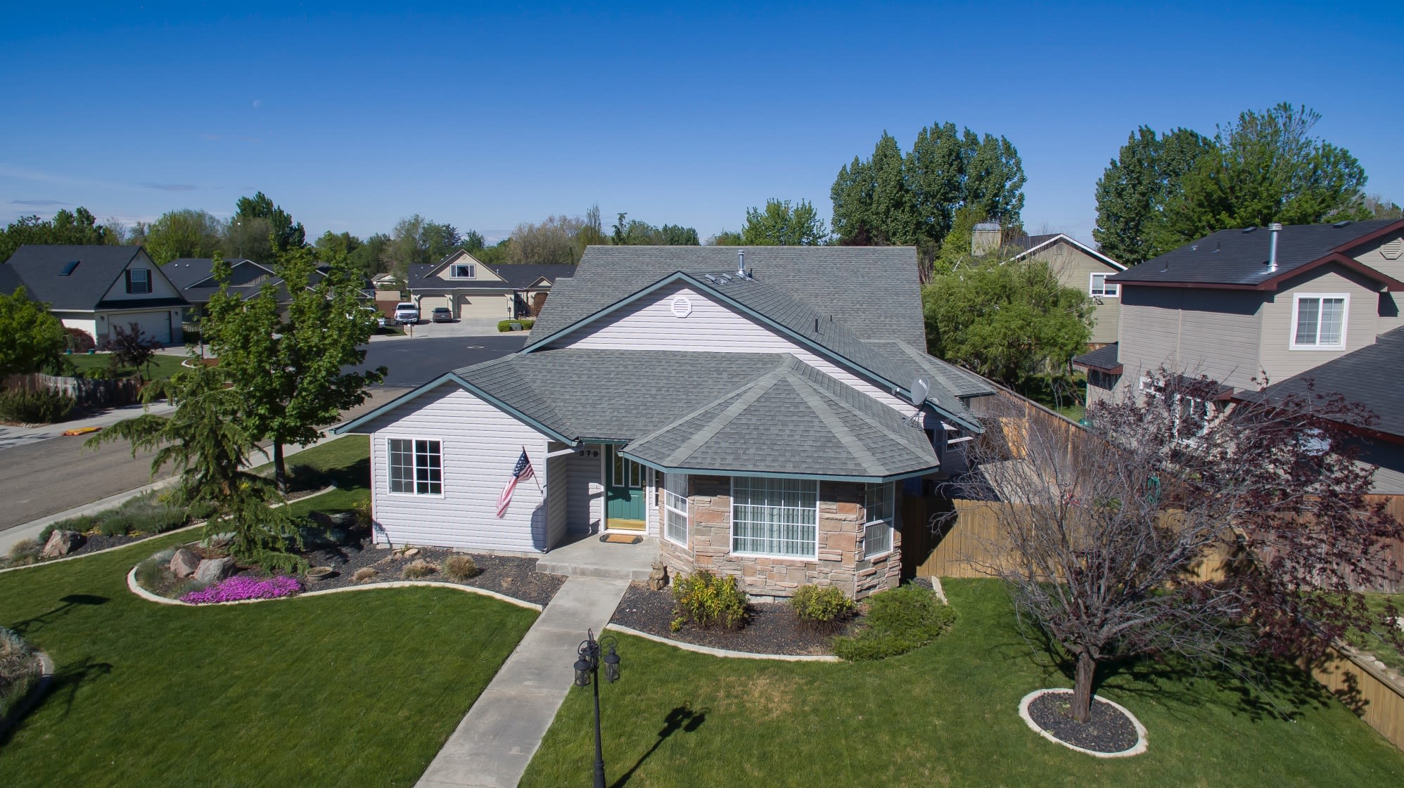 inception-app-prod/NGFjNjY2YzgtOTU1Yy00NmZhLWE5OTgtYmI4NTY5NDA0Y2Vl/content/2016/04/T Front of House 20.jpg