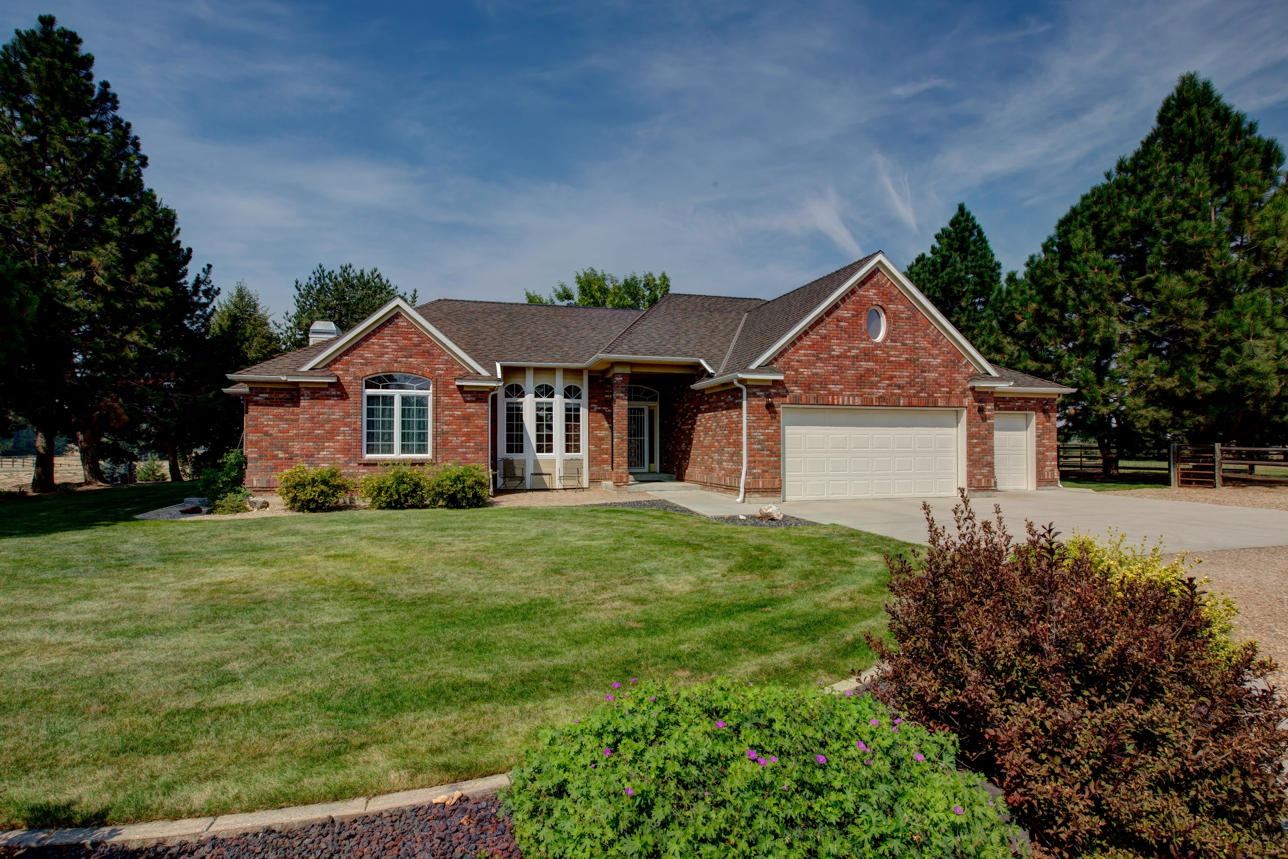 SOLD! | Acreage in Eagle Idaho | 2725 N Ballantyne Lane inception-app-prod/NGFjNjY2YzgtOTU1Yy00NmZhLWE5OTgtYmI4NTY5NDA0Y2Vl%2Fcontent%2F2016%2F08%2FArchibeque Group Amherst Madison Partners 2725 N Ballantyne%2C Eagle ID Curb-2.jpg