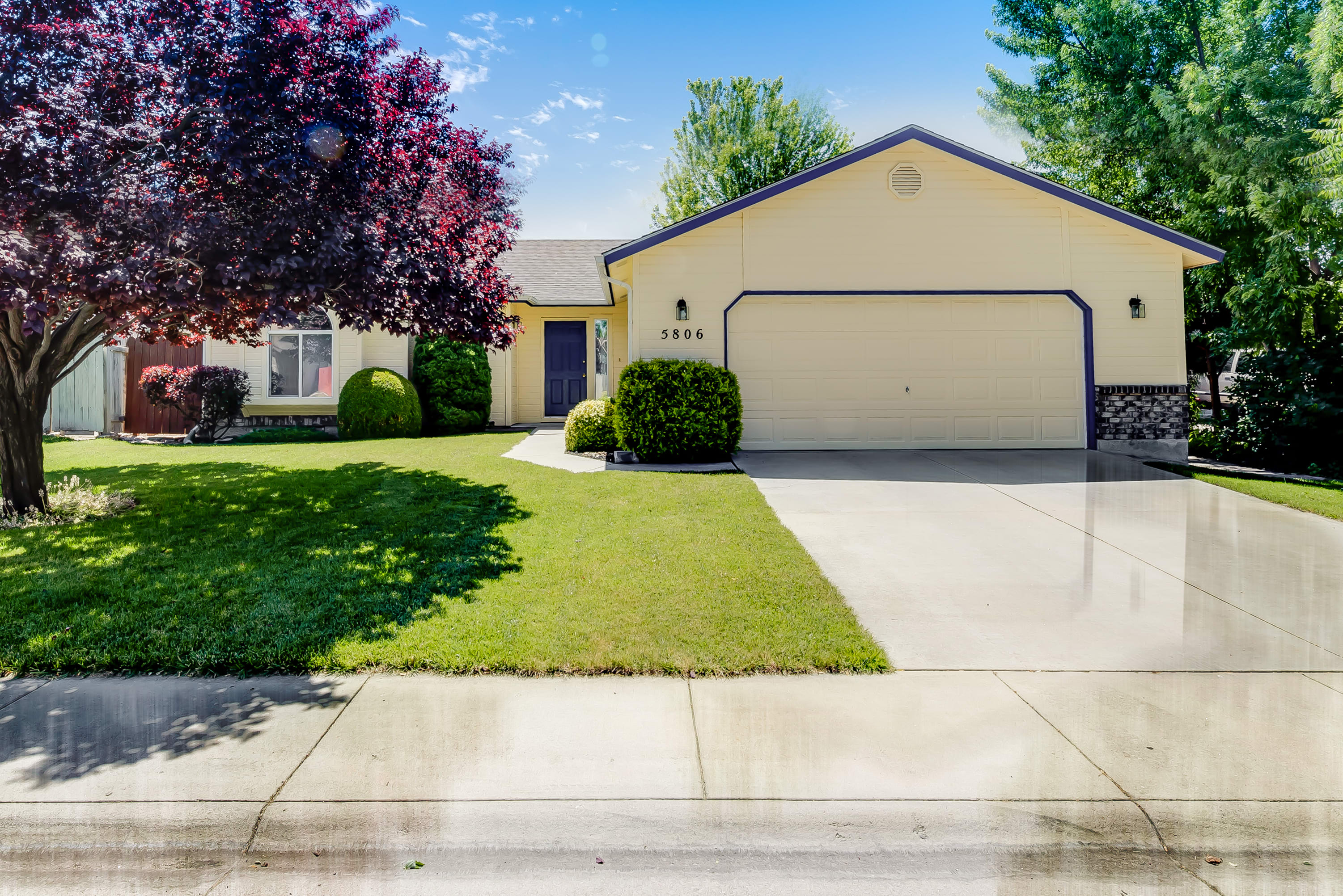 COLUMBIA VILLAGE HOME NOW SOLD | Great Location! inception-app-prod/NGFjNjY2YzgtOTU1Yy00NmZhLWE5OTgtYmI4NTY5NDA0Y2Vl/content/2019/06/Front of Home 2 The Archibeque Group Accel Realty Partners 5806 S OLEARIA PLACE Boise ID 83716.jpg