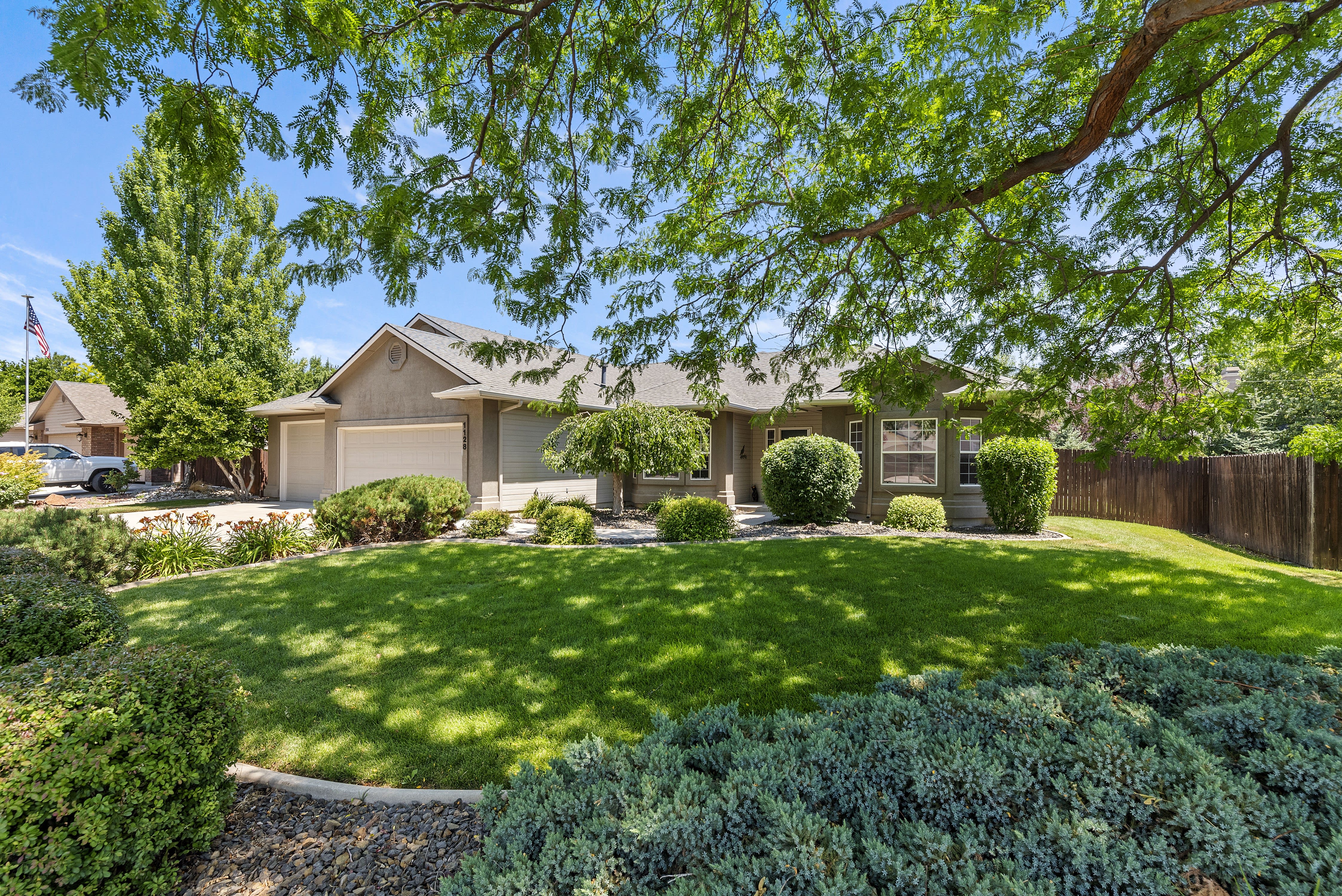 inception-app-prod/NGFjNjY2YzgtOTU1Yy00NmZhLWE5OTgtYmI4NTY5NDA0Y2Vl/content/2021/07/003_Front View The Archibeque Group at Accel 1128 N Purple Sage Way Eagle IDAHO 83616  2085057782.jpg