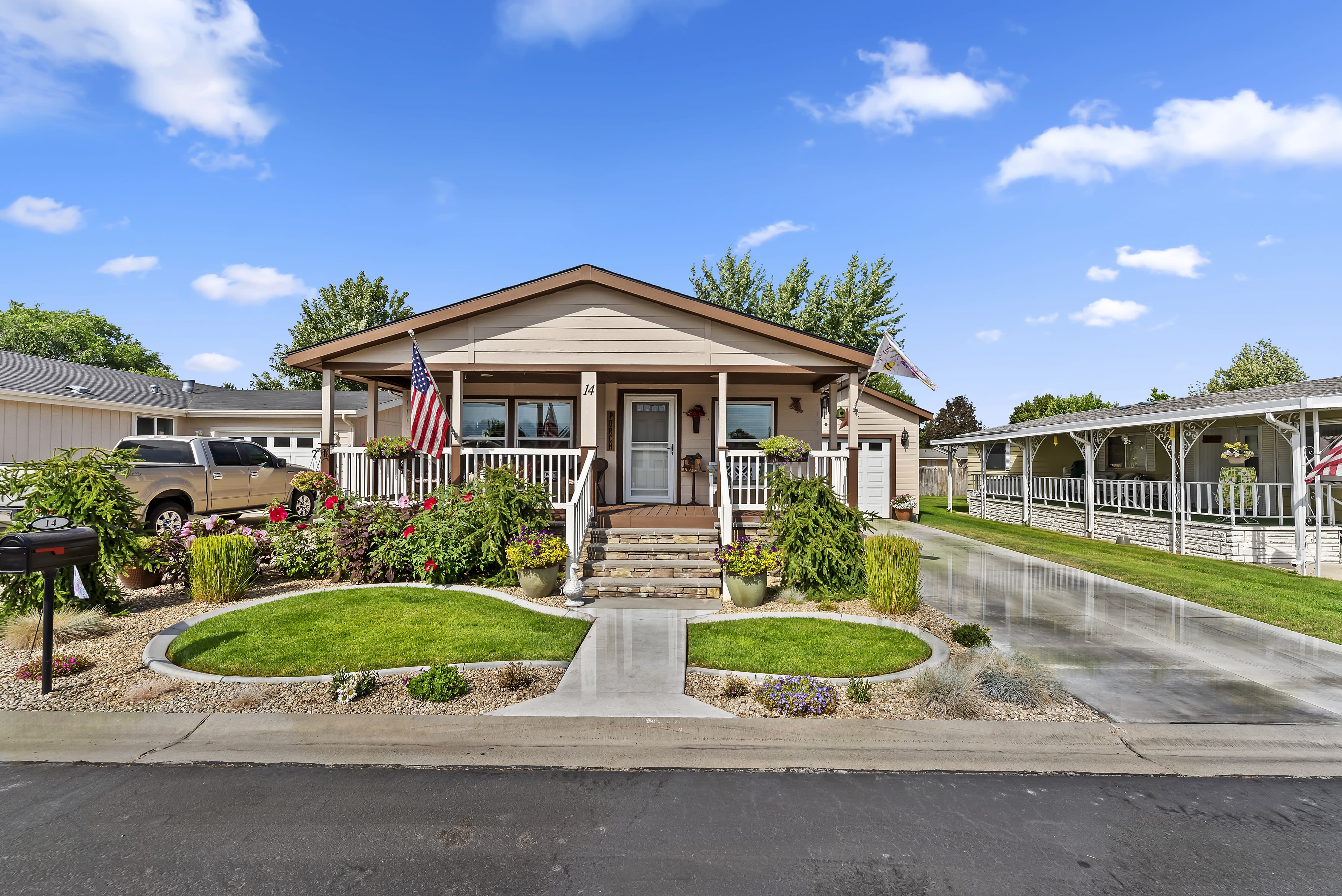 NOW SOLD! Location Location Location! 55+ Manufactured Home For Sale on a Rented Lot in desired Boise community!! inception-app-prod/NGFjNjY2YzgtOTU1Yy00NmZhLWE5OTgtYmI4NTY5NDA0Y2Vl/content/2022/08/cc05d939f400f81f6431882c6cbe4a8652e8ad77.jpg