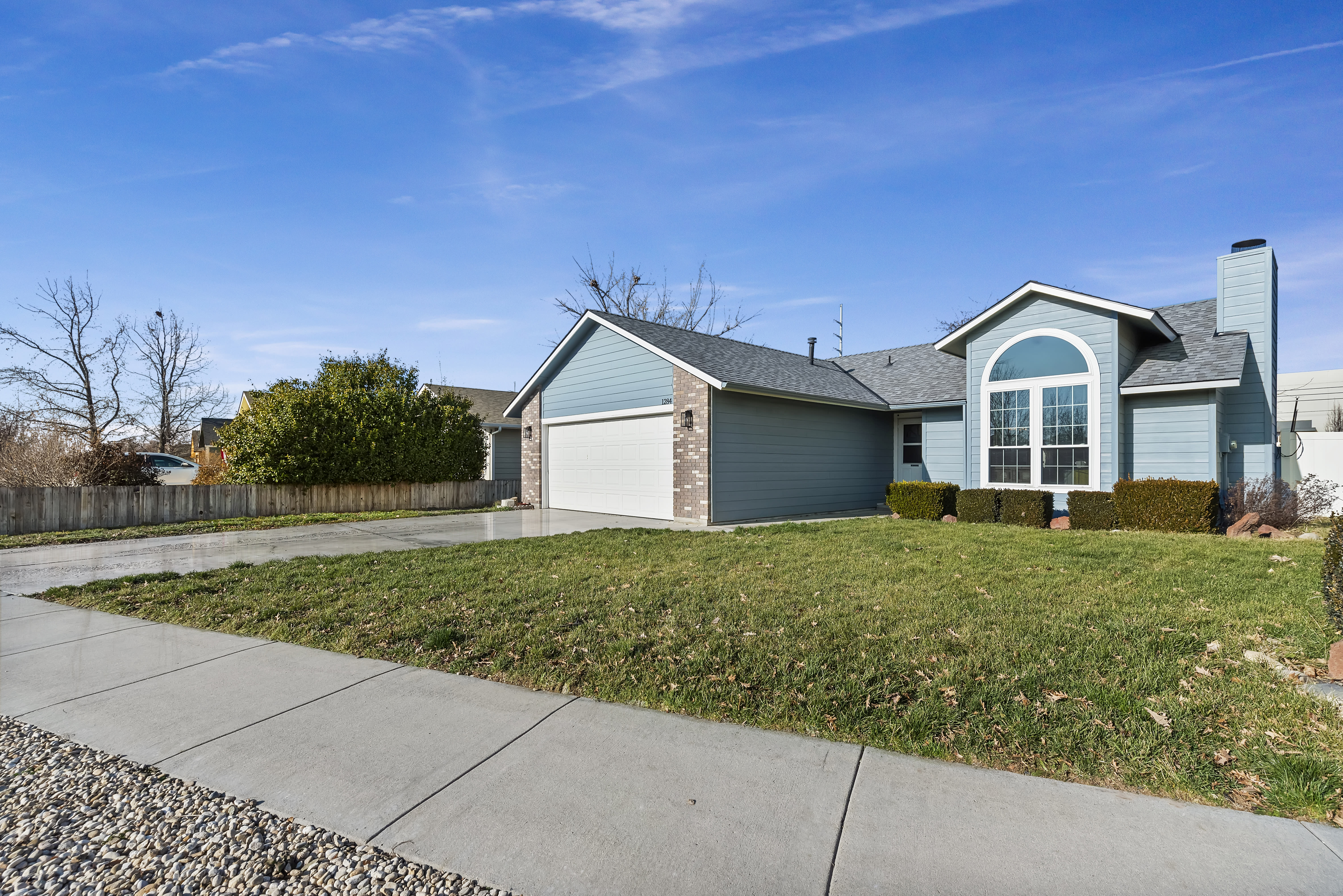 For Sale! 1284 W Crest Wood Drive, Meridian Idaho 83642 inception-app-prod/NGFjNjY2YzgtOTU1Yy00NmZhLWE5OTgtYmI4NTY5NDA0Y2Vl/content/2026/01/ea919b7880c5438bb2417313406d3e2c49560783.jpg