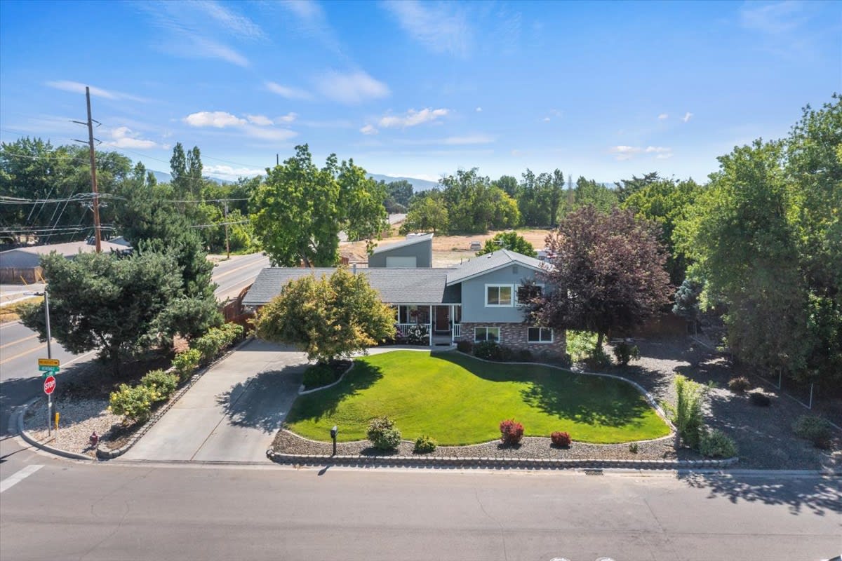 3016 S Heritage Ave in Boise Idaho | FOR SALE! inception-app-prod/NGFjNjY2YzgtOTU1Yy00NmZhLWE5OTgtYmI4NTY5NDA0Y2Vl/content/2026/06/04baf88d3fe0a00cf3b116ee0498527f11ddcfcd.jpg