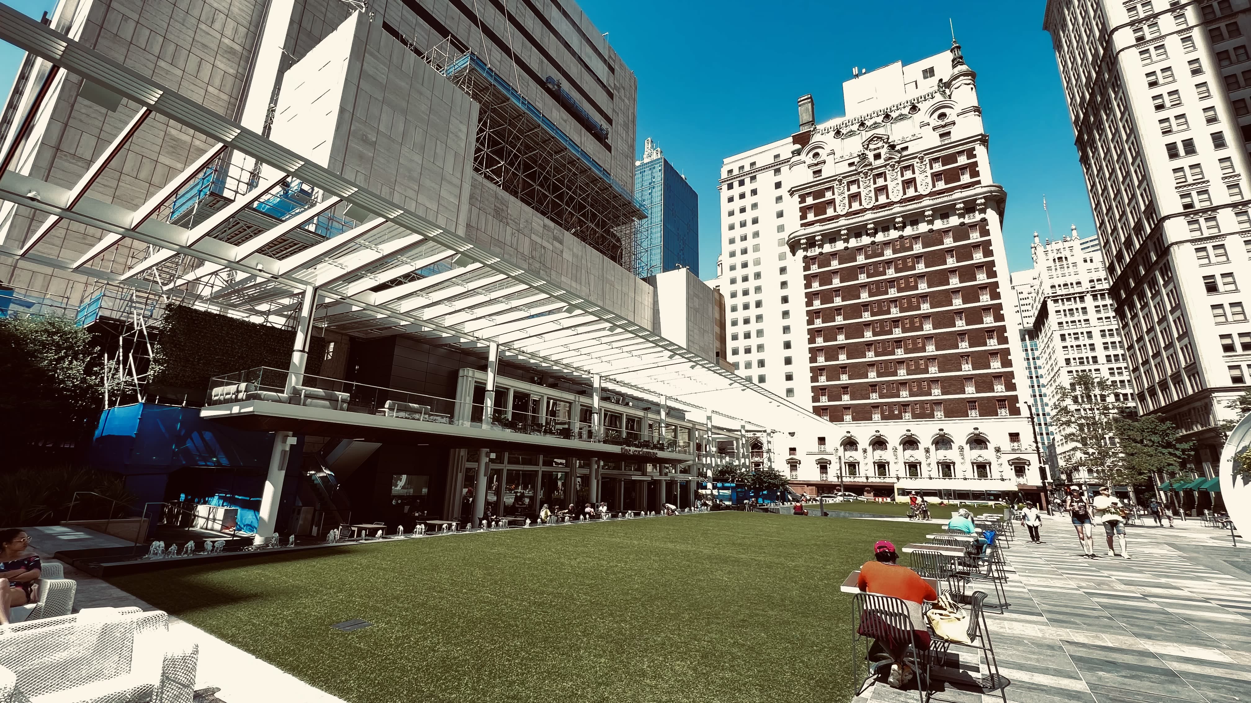 Guide To Downtown Dallas - AT&T Discovery District inception-app-prod/NTA5ODNkMjMtMjlhYS00MDU4LWE2MGItYTQ5ZjVjMzAyMmQ1/content/2022/10/47ce9927257c3cc52e8b3a4d0b739e00bf913543.jpg