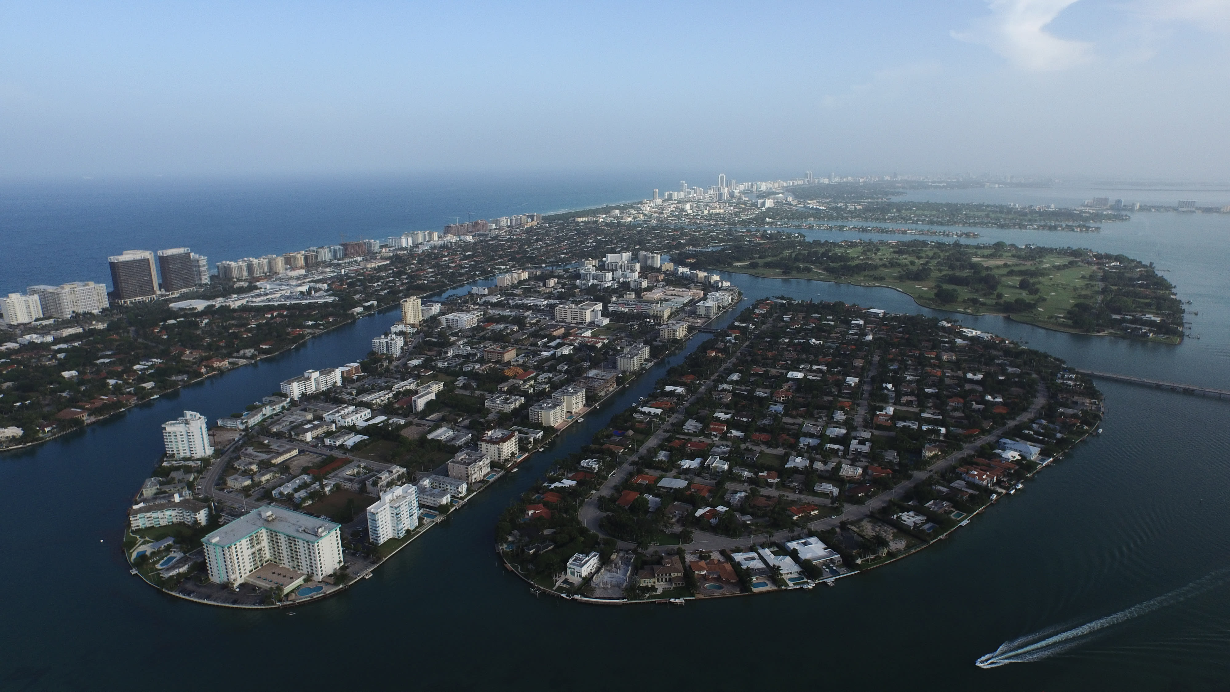 Bal Harbor, Bay Harbor Island and Surfside inception-app-prod/NTBlYzFmYWYtYzA5Yi00ZTFiLWI0MzMtMzQ1ZGNlYWQyMzBm/content/2017/02/shutterstock_538144009.jpg