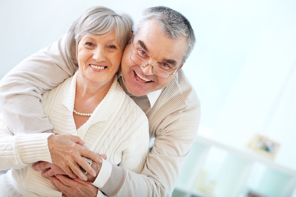 inception-app-prod/NTBlYzFmYWYtYzA5Yi00ZTFiLWI0MzMtMzQ1ZGNlYWQyMzBm/content/2018/02/Panflorida Realty_Downsizing During a Transition_Elderly Couple.jpg