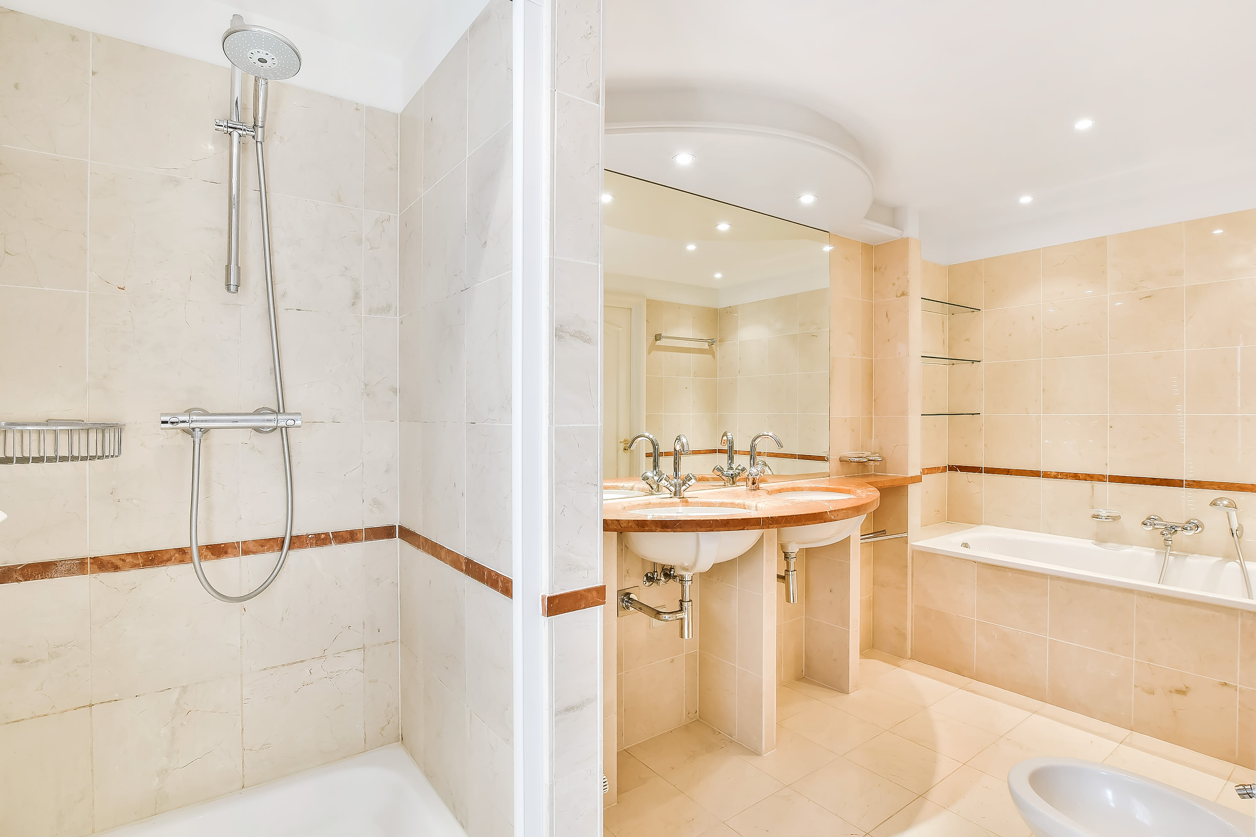 Bathroom Design Trends 2024 - North Phoenix Real Estate inception-app-prod/NTE3Mjg4MDMtMjU0Ni00ZDJlLWFmZmUtZTdjZmE4NzA2ZDYz/content/2024/03/ebf5b5f01635ac9d83bcb23a5641ffb11583a7b1.jpg