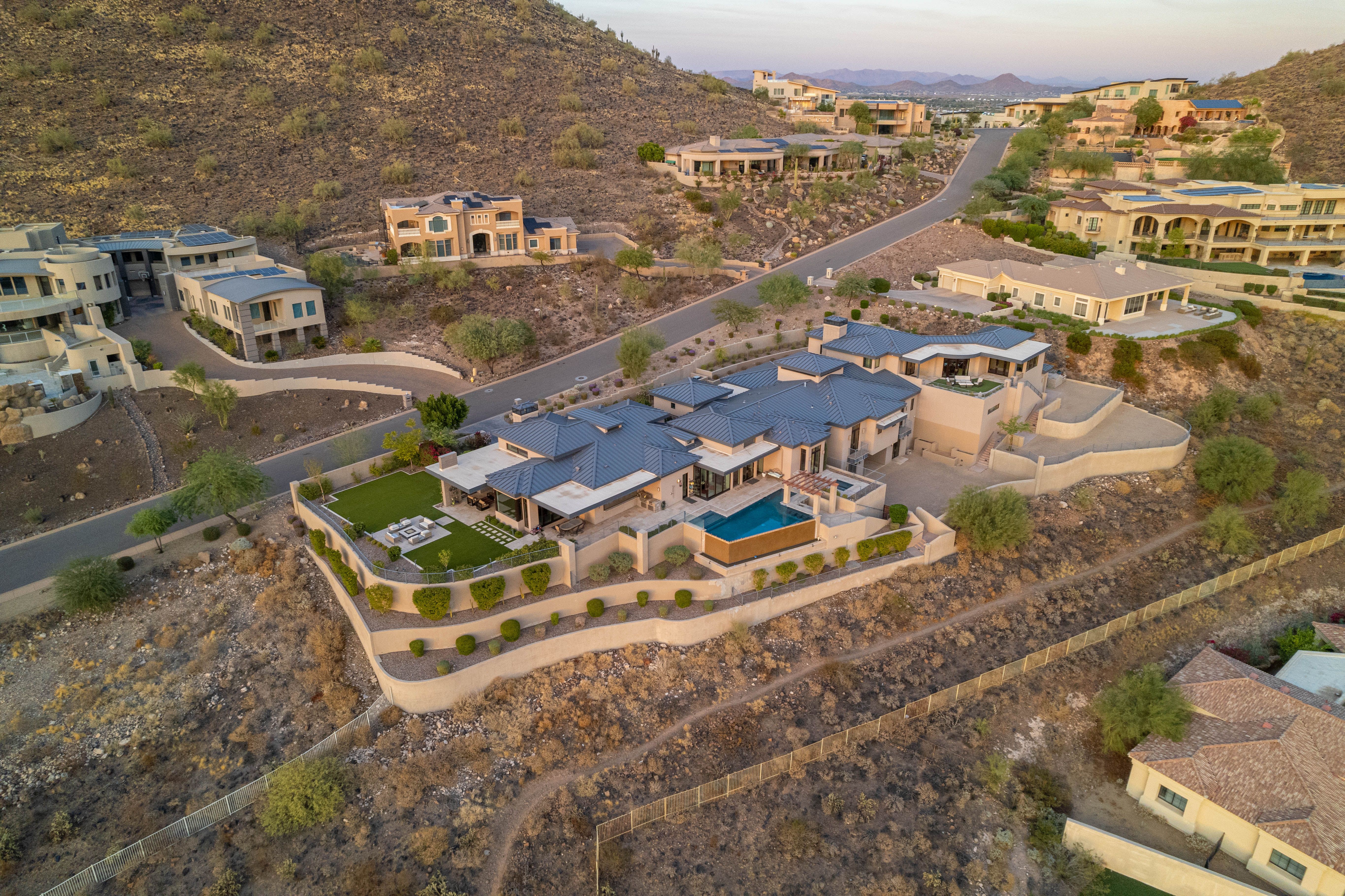 Luxury Living in Scottsdale inception-app-prod/NTE3Mjg4MDMtMjU0Ni00ZDJlLWFmZmUtZTdjZmE4NzA2ZDYz/content/2024/05/4b846ddb3a7be7d54827075f2b41d8c8257c21b5.jpg