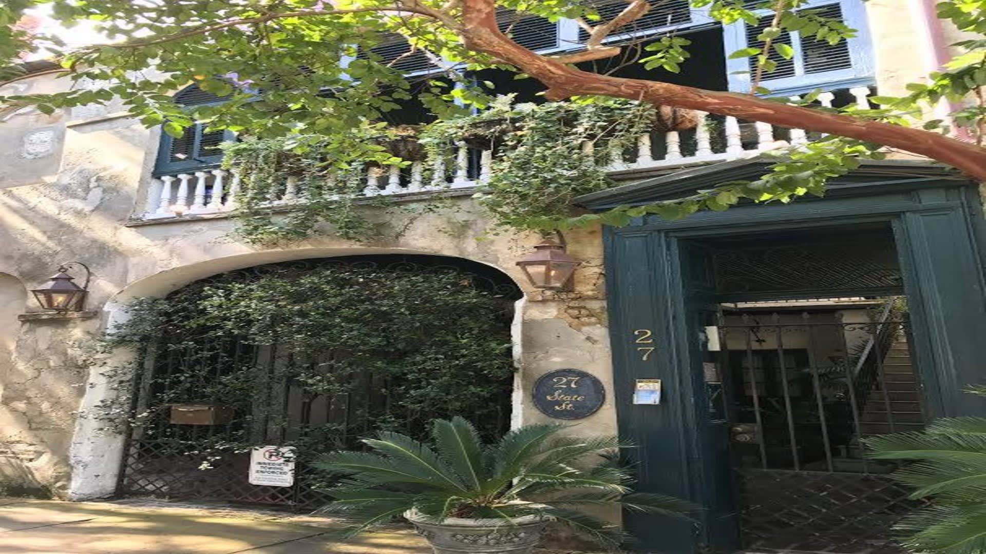 27 State Street Bed and Breakfast inception-app-prod/NTIyYTIwMGEtNDk3ZC00NzQzLWE1ZGYtMjFlZmE4ZmIxZjgw/content/2020/08/edit00.jpg