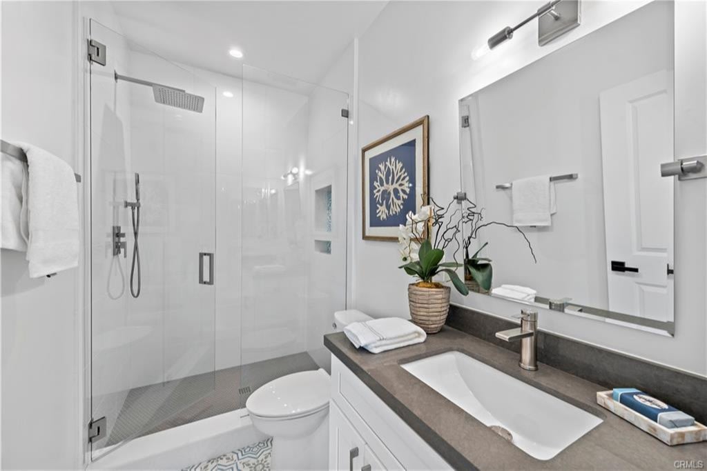 104 Avenida Dominguez B, San Clemente, CA 92672 inception-app-prod/NTJiYjJkNDItYjVkZi00M2M5LTlmOTMtZmE3ODNiMjg4NTc3/content/2021/01/bathroom.jpeg