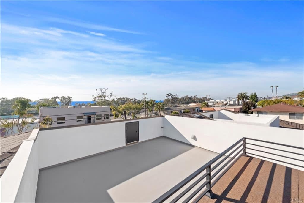 104 Avenida Dominguez B, San Clemente, CA 92672 inception-app-prod/NTJiYjJkNDItYjVkZi00M2M5LTlmOTMtZmE3ODNiMjg4NTc3/content/2021/01/rooftop.jpeg
