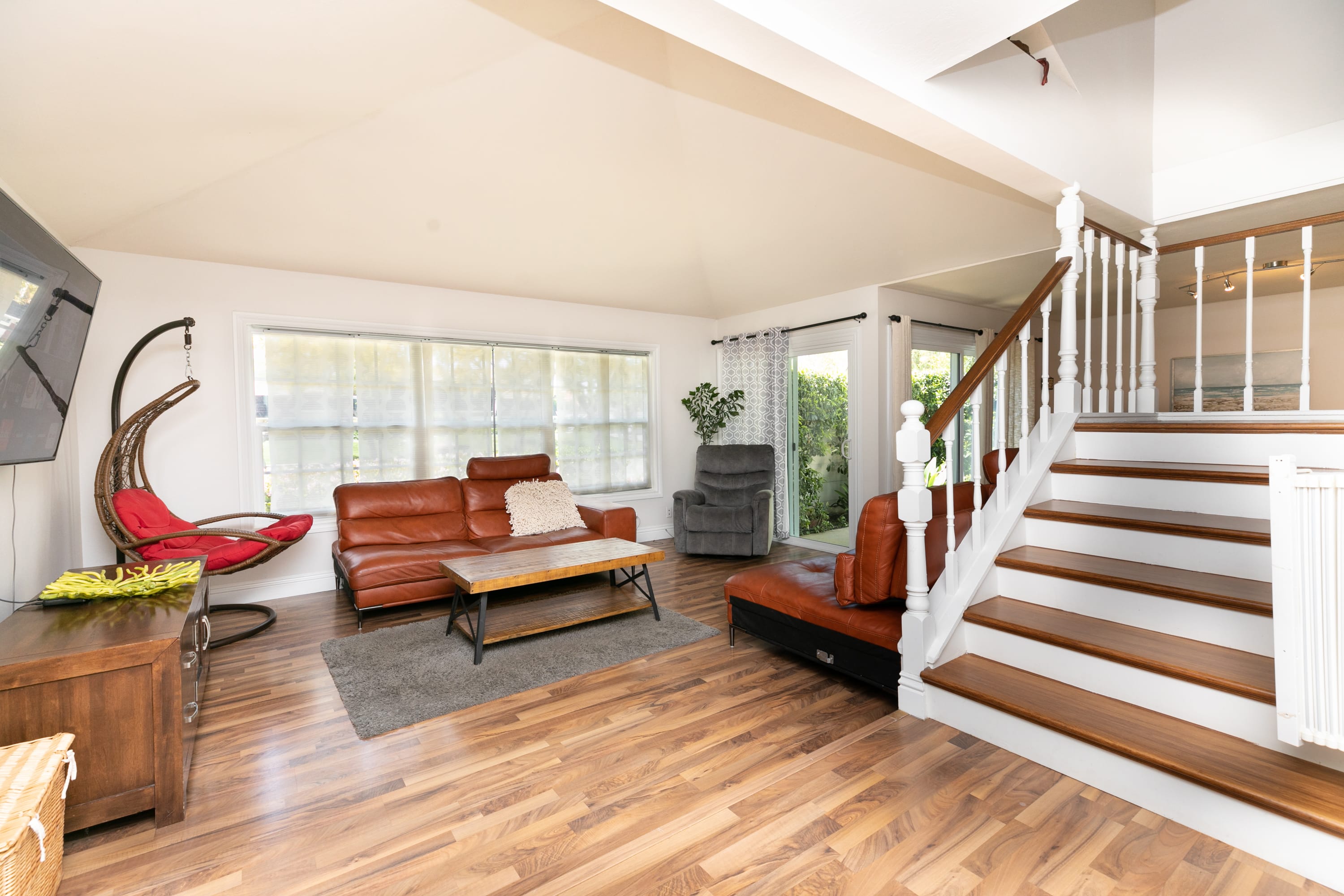 54 W Yale Loop, Irvine, CA 92604 (copy) inception-app-prod/NTJiYjJkNDItYjVkZi00M2M5LTlmOTMtZmE3ODNiMjg4NTc3/content/2021/05/54WestYaleLoopIrvineCA92604-4.jpg