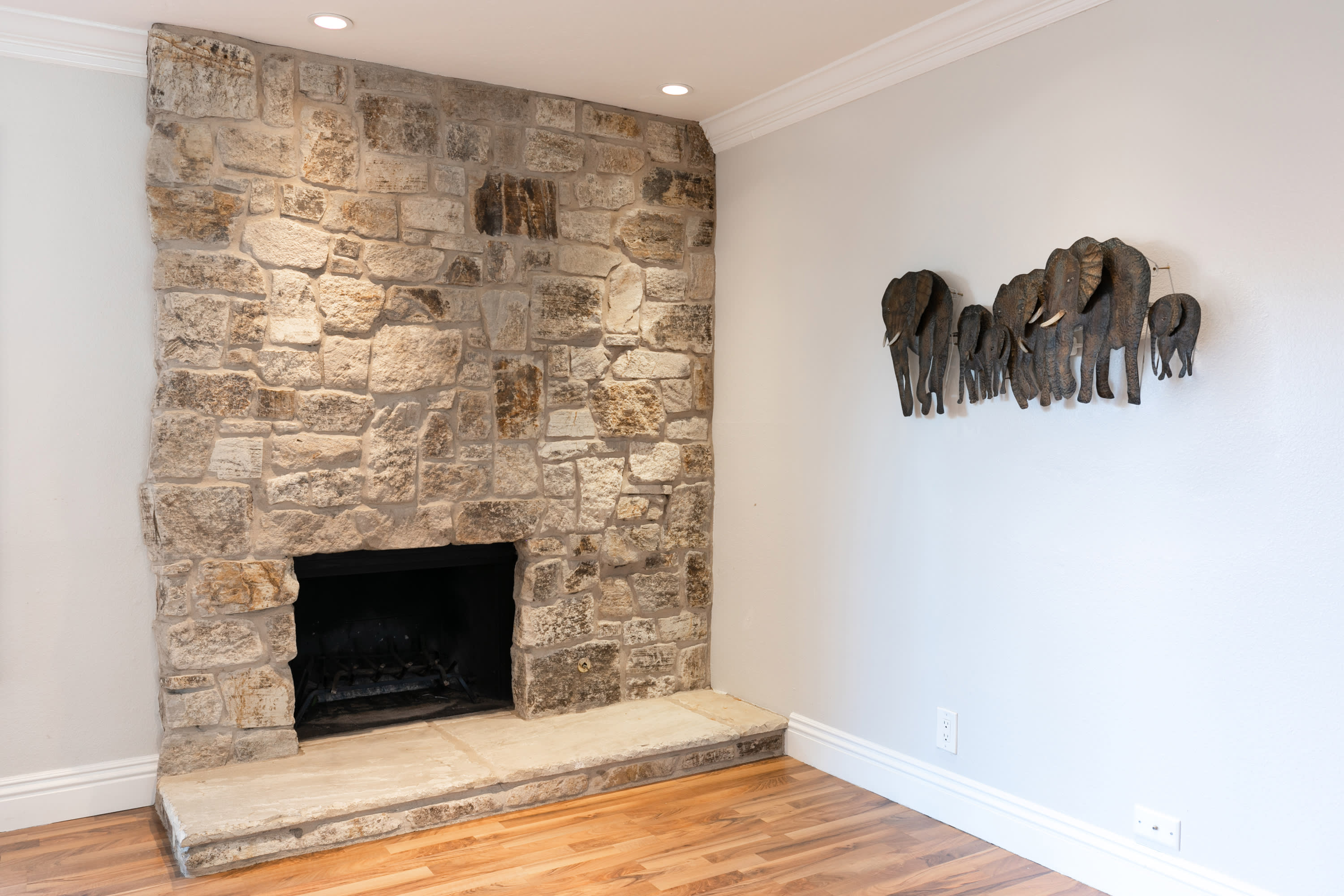 54 W Yale Loop, Irvine, CA 92604 (copy) inception-app-prod/NTJiYjJkNDItYjVkZi00M2M5LTlmOTMtZmE3ODNiMjg4NTc3/content/2021/05/54WestYaleLoopIrvineCA92604-9.jpg