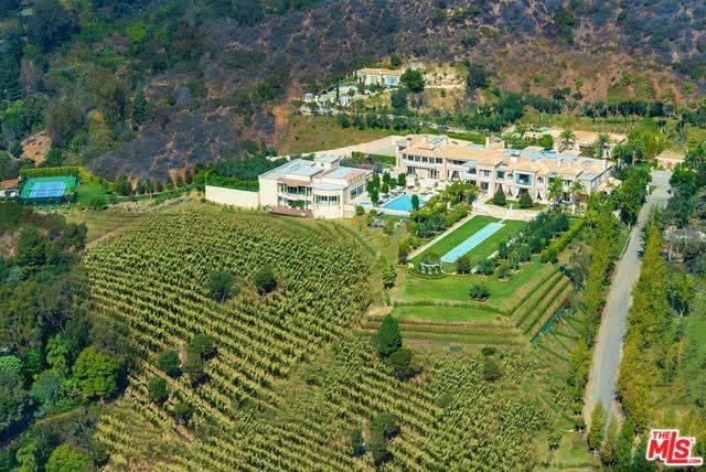 Hottest Luxury Listings in 3 of California's Top Counties inception-app-prod/NTM4Zjk5NTMtMmUyOC00NjI3LTg2N2QtNjJmMzU0NjZkYzYy/content/2017/04/9505 Lania Lane-2.jpg