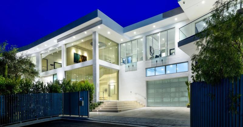 Top Sales: Futuristic home in the Hollywood Hills fetches $15.75 million inception-app-prod/NTMzZjUxNmQtN2Y5Yi00NWU3LWExZTQtZDExMjE3MzEyZDYy/content/2025/10/d0d5b4dfa67b63c2e0cb3a8f7d62d5c0506884ce.jpeg