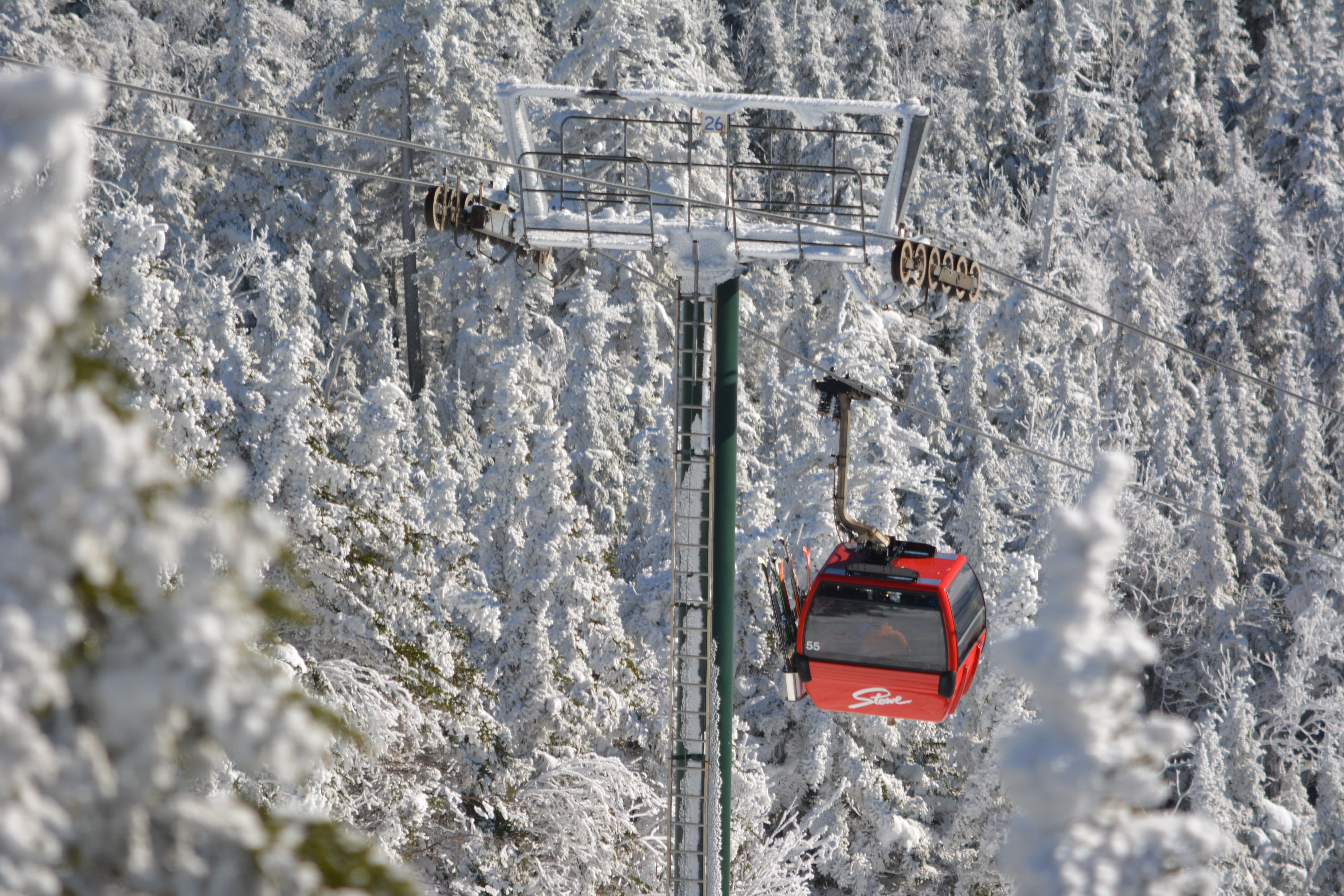 inception-app-prod/NTNmMTNhNjQtNDQ0Ni00Zjg0LTliOTQtNDNkYmM3Y2JiNmQz%2Fcontent%2F2017%2F04%2FStowe Gondola.JPG