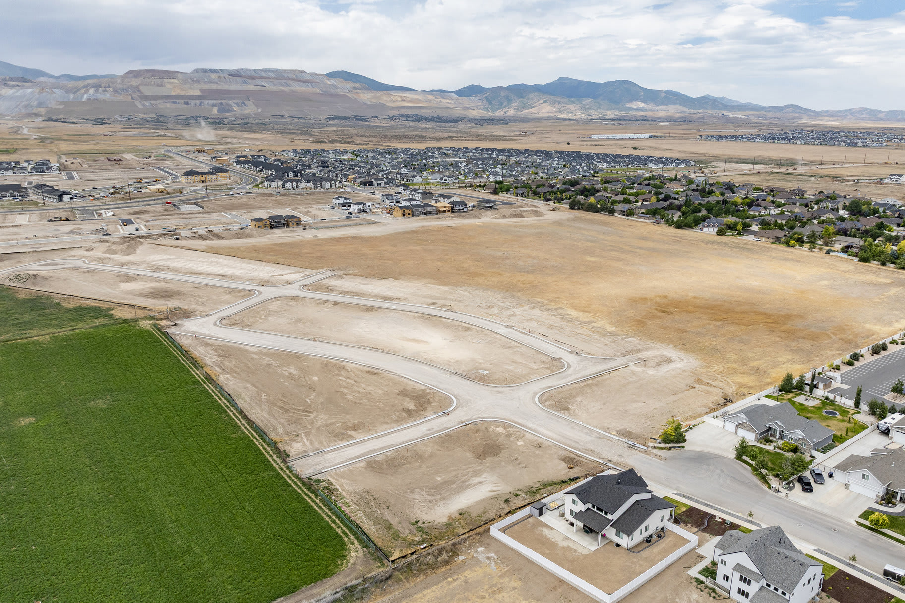 Why The Cove at Silver Sky Is Herriman’s Premier Luxury Home Destination inception-app-prod/NTQ4OGMzMzgtZjJkOC00YmI3LWIzNmEtYzFkZGMwZTFhY2Iy/content/2025/07/e48cf8bdf5943554b4b67663b899ea5a23553398.jpg