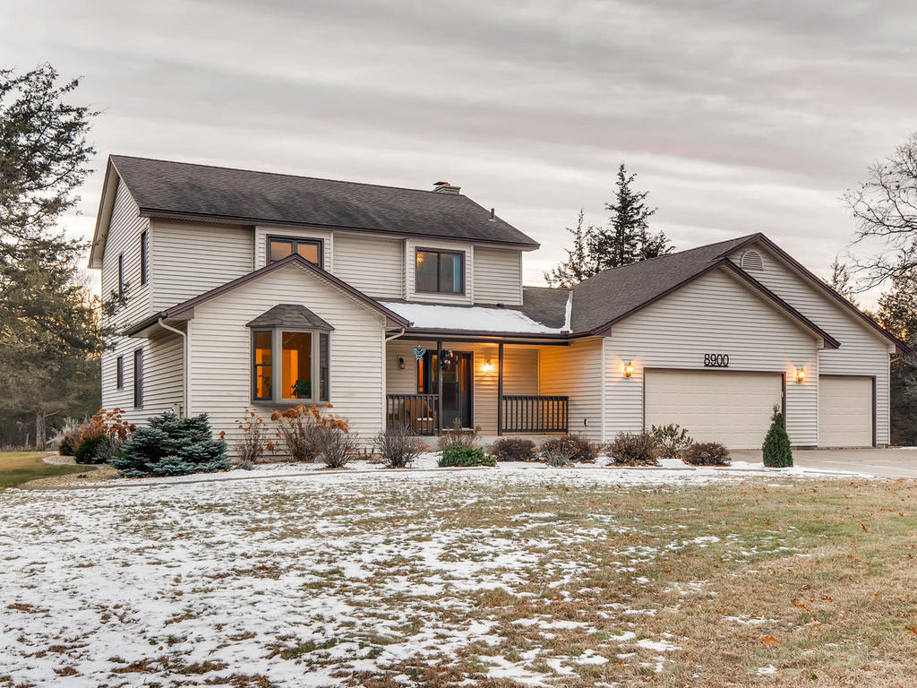 inception-app-prod/NTdjYTA5NzgtMjdjYS00OTRhLWJlM2MtYmQwMjgxMDdlMDRh/content/2018/11/8900 173rd Ave NW Ramsey MN-001-6-Exterior Front-MLS_Size.jpg