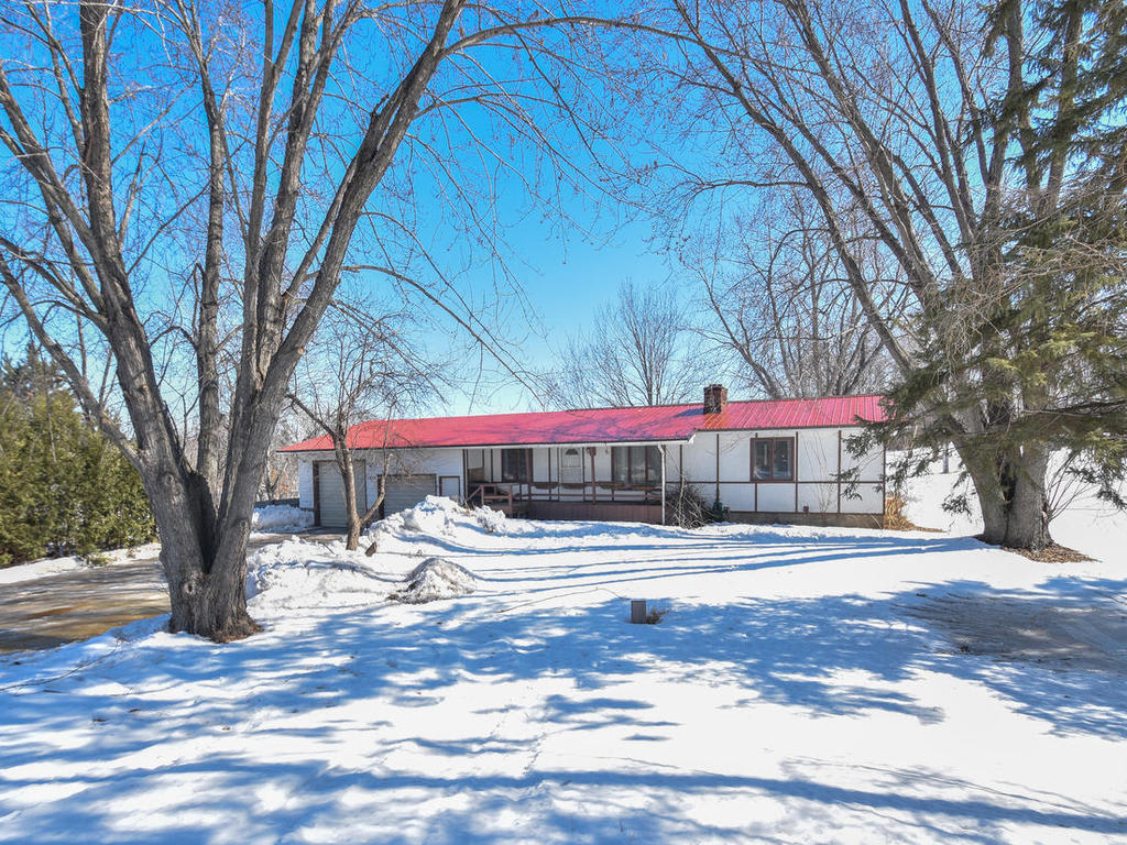 inception-app-prod/NTdjYTA5NzgtMjdjYS00OTRhLWJlM2MtYmQwMjgxMDdlMDRh/content/2019/03/1608 Jade St Mora MN 55051 USA-001-3-Exterior Front-MLS_Size.jpg
