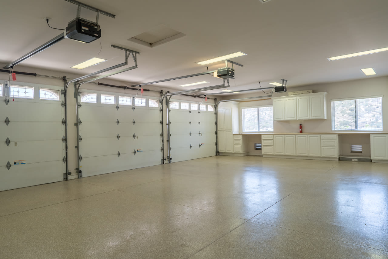 inception-app-prod/NTgxOWI3ZDUtZWI1MS00MjU4LThhNGEtNzhjMGQzN2Q1MjAz/content/2016/04/860 Camelot Pkwygarage2-44.jpg