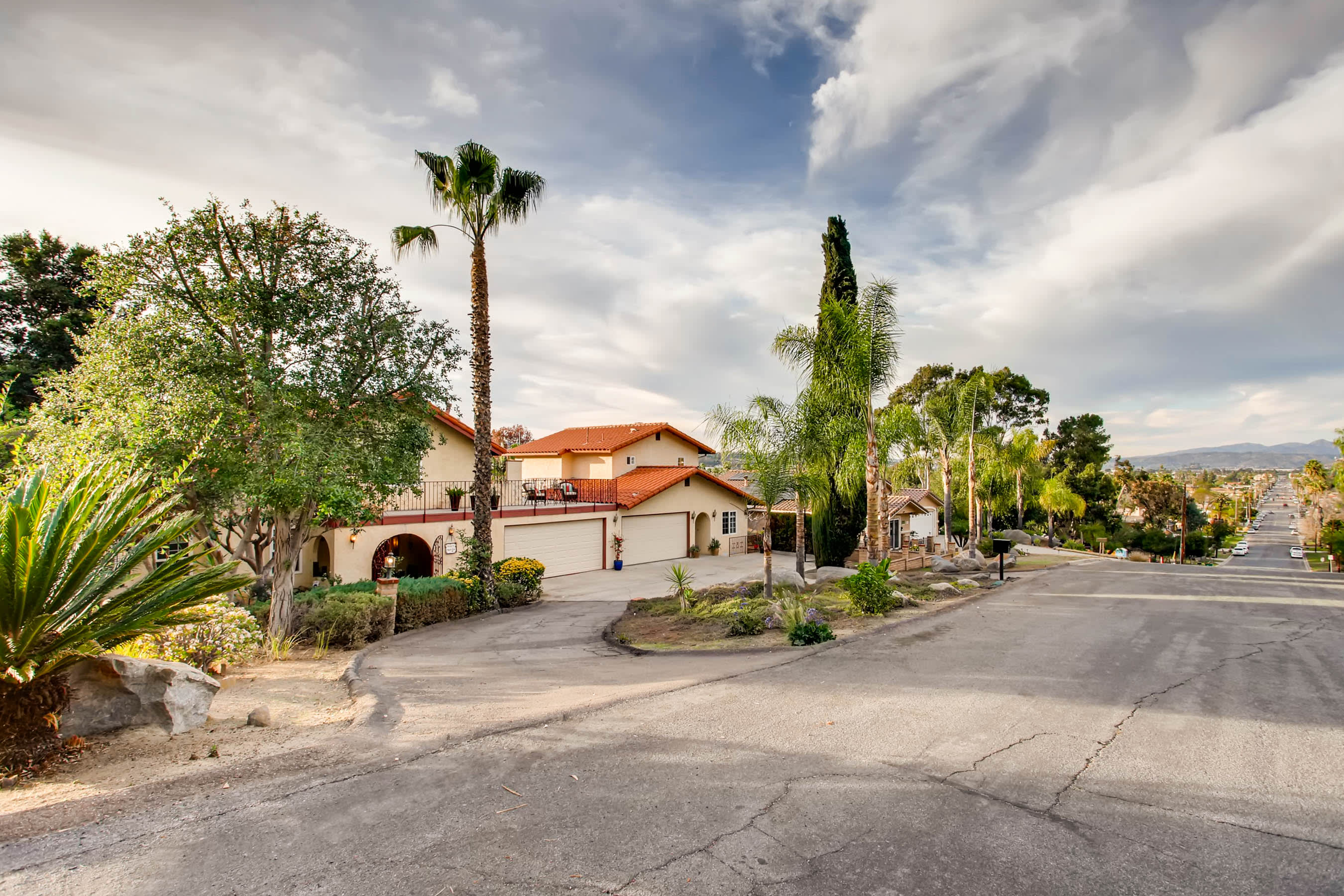 inception-app-prod/NTgxOWI3ZDUtZWI1MS00MjU4LThhNGEtNzhjMGQzN2Q1MjAz/content/2018/03/1458 S Magnolia Ave El Cajonexteriorwstreet-print-016-13-Guest House Exterior Front-2700x1800-300dpi.jpg