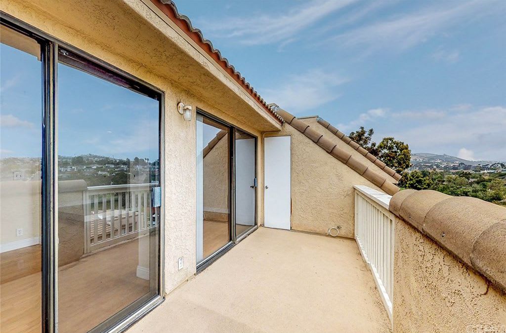 COVID-19 and Evictions inception-app-prod/NTgxOWI3ZDUtZWI1MS00MjU4LThhNGEtNzhjMGQzN2Q1MjAz/content/2020/03/balcony.jpg