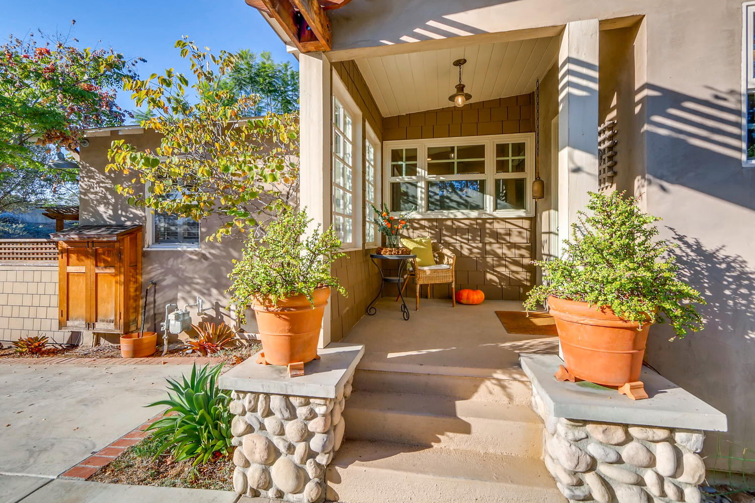 First-time Buyer Down Payment Assistance inception-app-prod/NTgxOWI3ZDUtZWI1MS00MjU4LThhNGEtNzhjMGQzN2Q1MjAz/content/2023/02/9dbd9ef19665ea8abf91f3abb786e477d5928cf4.jpg