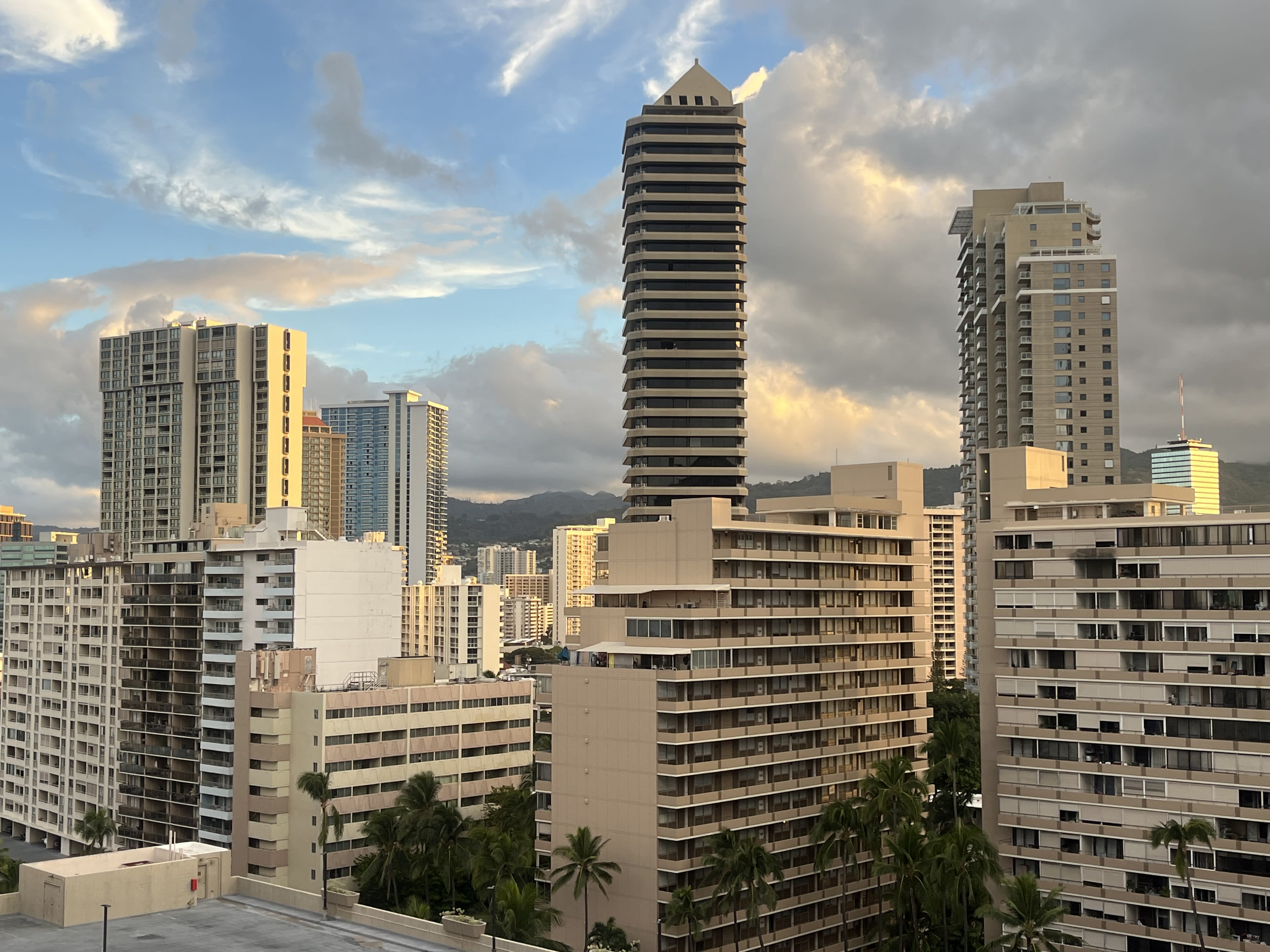 California Gov. Gavin Newsom signs Senate Bill 79 into law, which will enable the state to overrule local zoning ordinances inception-app-prod/NTgxOWI3ZDUtZWI1MS00MjU4LThhNGEtNzhjMGQzN2Q1MjAz/content/2025/10/69b43bb4a575f5844b2b99dc904ce245cc8f8961.jpeg