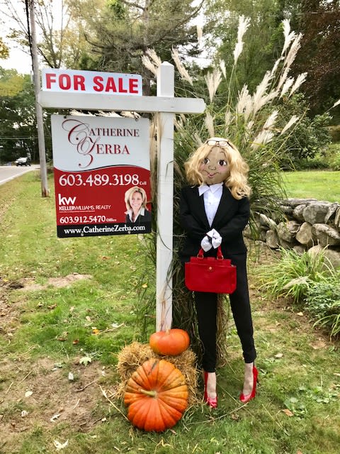 inception-app-prod/NThhZWEzMjktOTRhYS00N2ZhLWJlYjAtYjQ4Y2Q3NTA0MjZi/content/2018/09/Me and sign-2.jpg