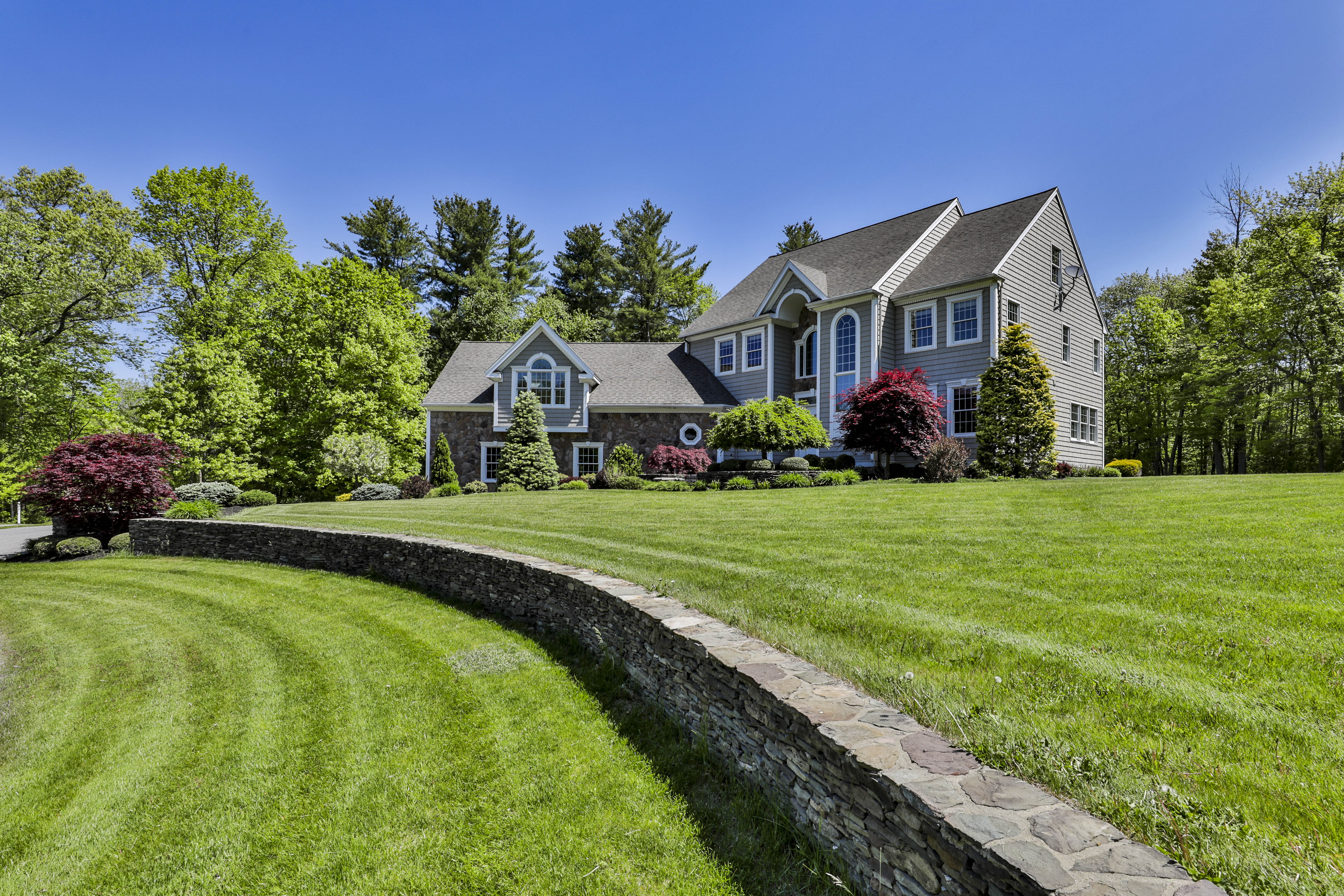 Salem, NH Colonial New to Market! $680,000 inception-app-prod/NThhZWEzMjktOTRhYS00N2ZhLWJlYjAtYjQ4Y2Q3NTA0MjZi/content/2020/05/20ballardlanesalemnh03079-1-of-48-3.jpg