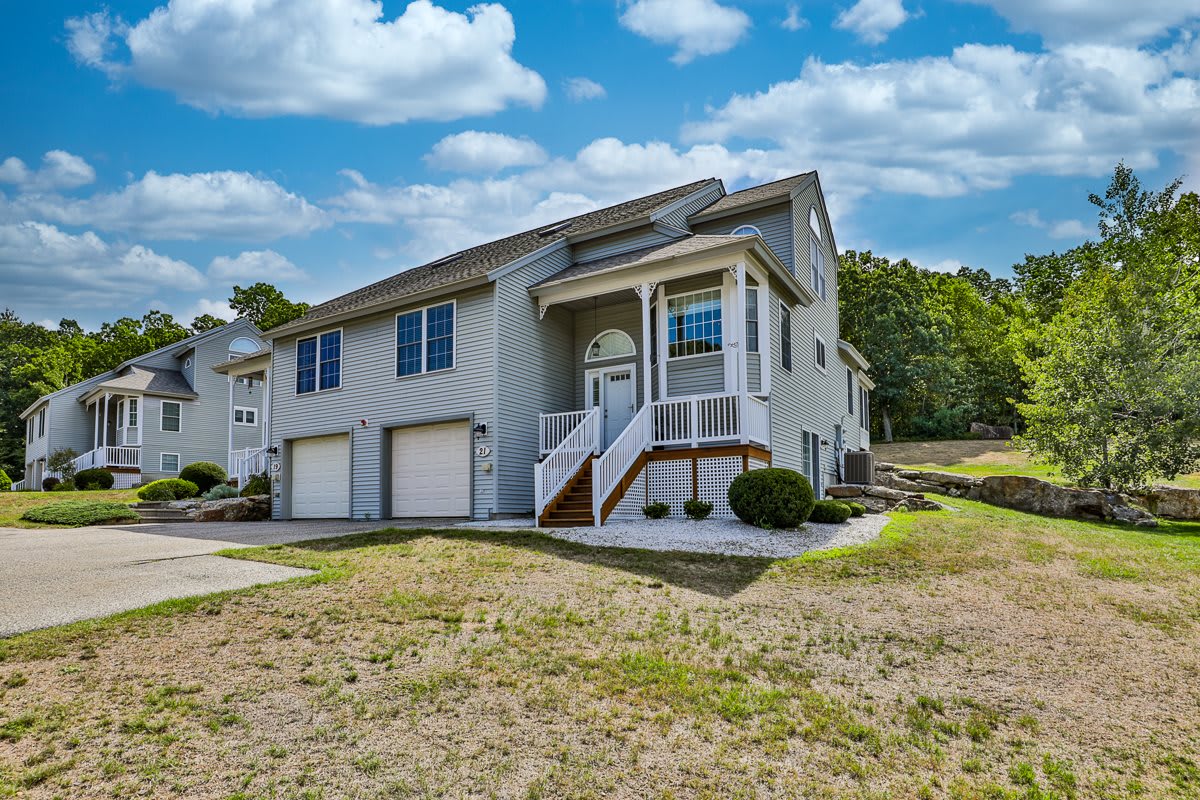 New to Market - Atkinson, 2 BR, 2.5 Bath Townhome! inception-app-prod/NThhZWEzMjktOTRhYS00N2ZhLWJlYjAtYjQ4Y2Q3NTA0MjZi/content/2020/09/-212844-2.jpg