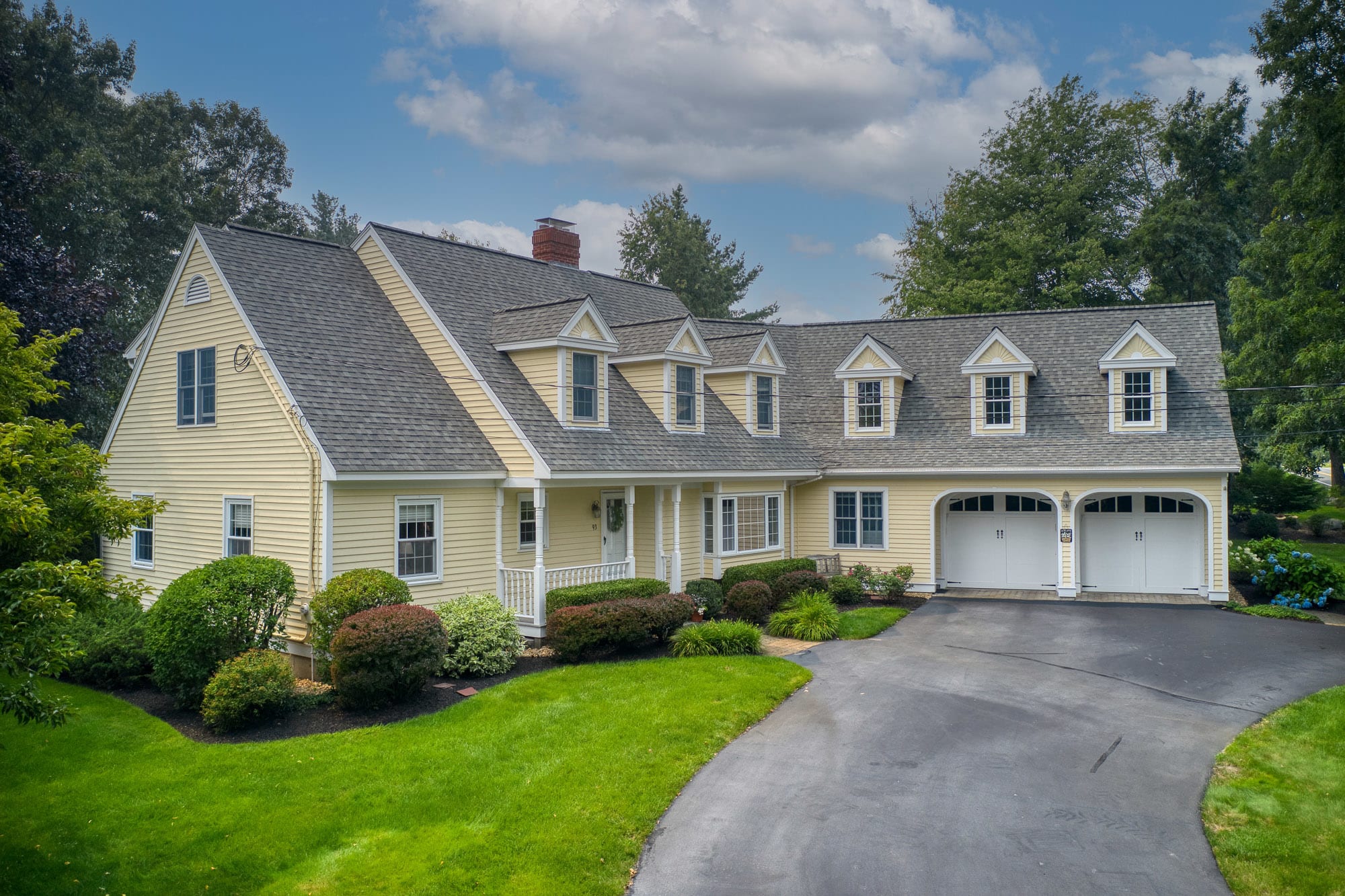 Atkinson Cape on 3+ Acres, New to the Market! inception-app-prod/NThhZWEzMjktOTRhYS00N2ZhLWJlYjAtYjQ4Y2Q3NTA0MjZi/content/2021/07/93-Maple-Street-Atkinson-NH-02%281%29.jpg
