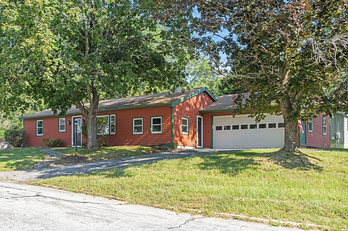 3 Bed Rollinsford Ranch Newly re-Listed For Sale! inception-app-prod/NThhZWEzMjktOTRhYS00N2ZhLWJlYjAtYjQ4Y2Q3NTA0MjZi/content/2023/09/612d4ce8406dace8347f24b2fc4a12b095a9b8e1.jpg