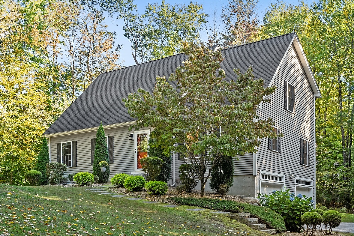 Your Dream Hampstead, NH Home Awaits! inception-app-prod/NThhZWEzMjktOTRhYS00N2ZhLWJlYjAtYjQ4Y2Q3NTA0MjZi/content/2023/10/0c296cbb5770da74c8355f798e17d47eaaa296e7.jpg