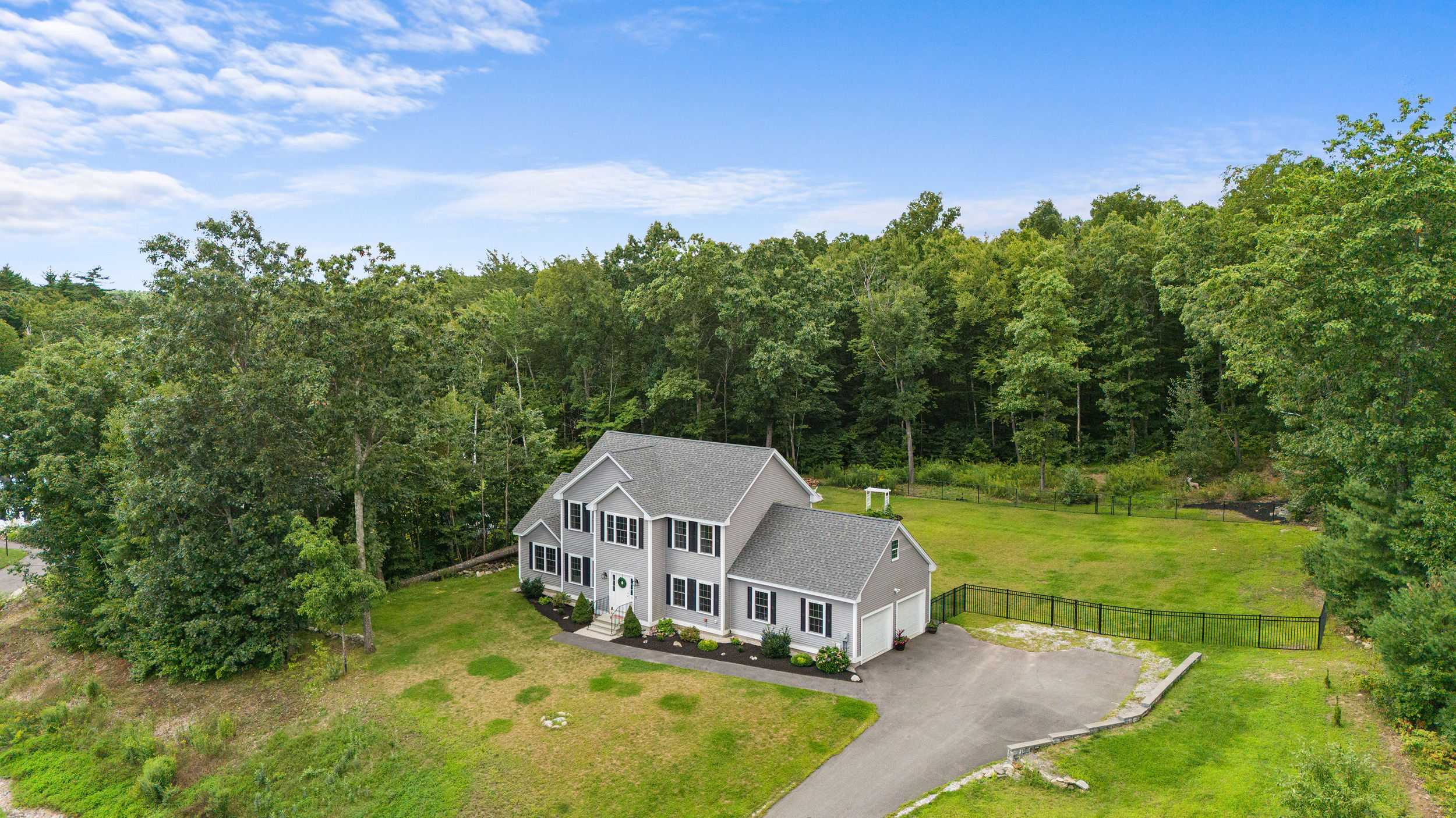 Open Concept, Modern Updates & Backyard Dream Derry Home! inception-app-prod/NThhZWEzMjktOTRhYS00N2ZhLWJlYjAtYjQ4Y2Q3NTA0MjZi/content/2024/08/364174155d407c62957880d3e457ad9843dca44b.jpg